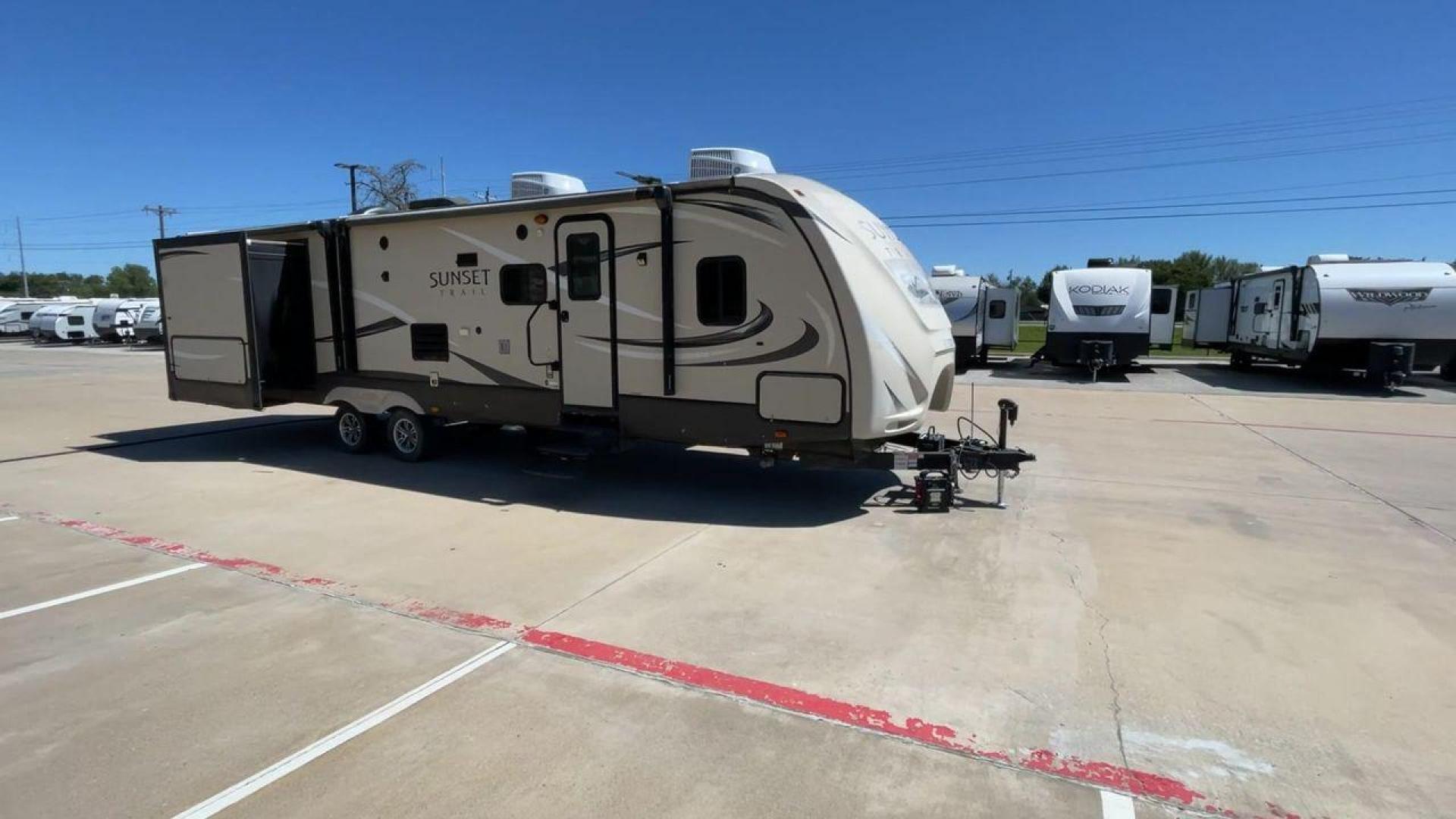 2016 TAN SUNSET TRAIL 33FR - (4V0TC3323GE) , Length: 36.92 ft | Dry Weight: 7,680 lbs | Gross Weight: 9,714 lbs | Slides: 3 transmission, located at 4319 N Main St, Cleburne, TX, 76033, (817) 678-5133, 32.385960, -97.391212 - Photo#3