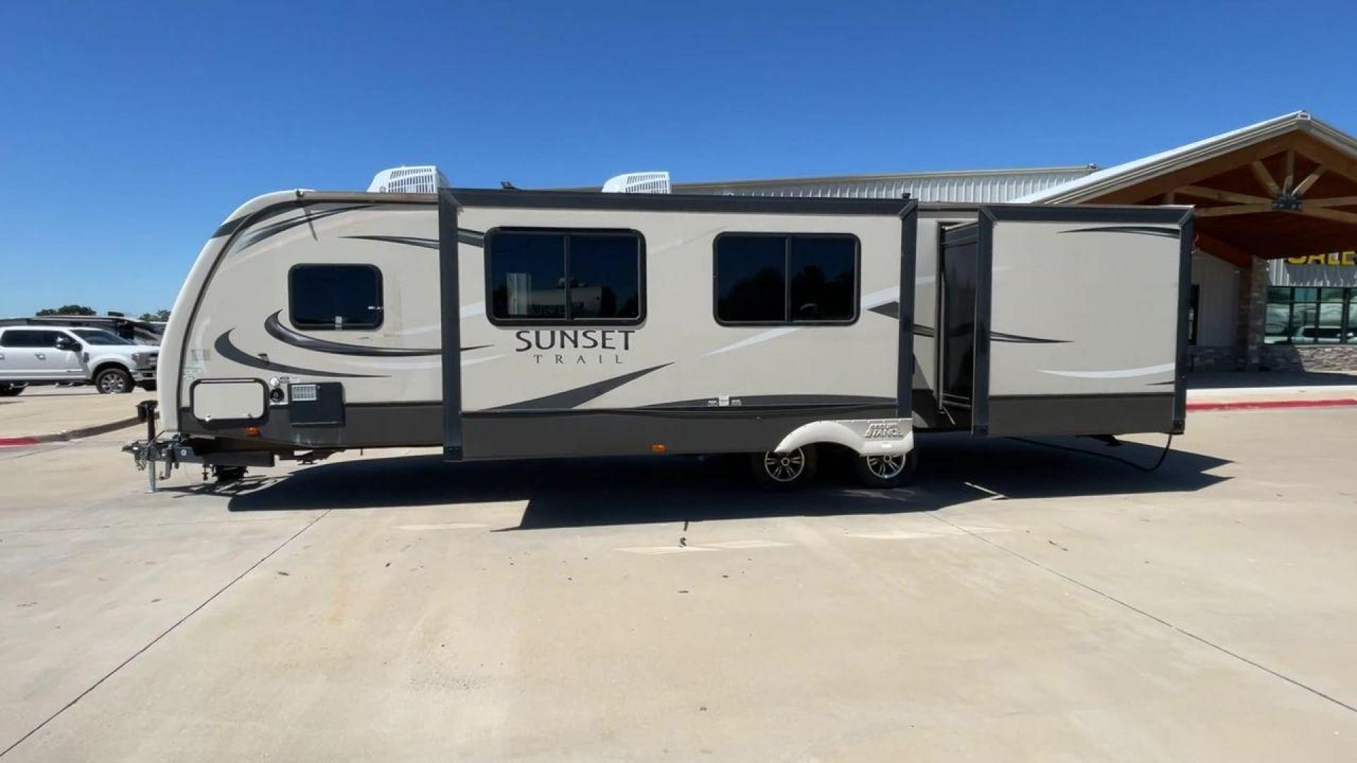 2016 TAN SUNSET TRAIL 33FR - (4V0TC3323GE) , Length: 36.92 ft | Dry Weight: 7,680 lbs | Gross Weight: 9,714 lbs | Slides: 3 transmission, located at 4319 N Main St, Cleburne, TX, 76033, (817) 678-5133, 32.385960, -97.391212 - Photo#6