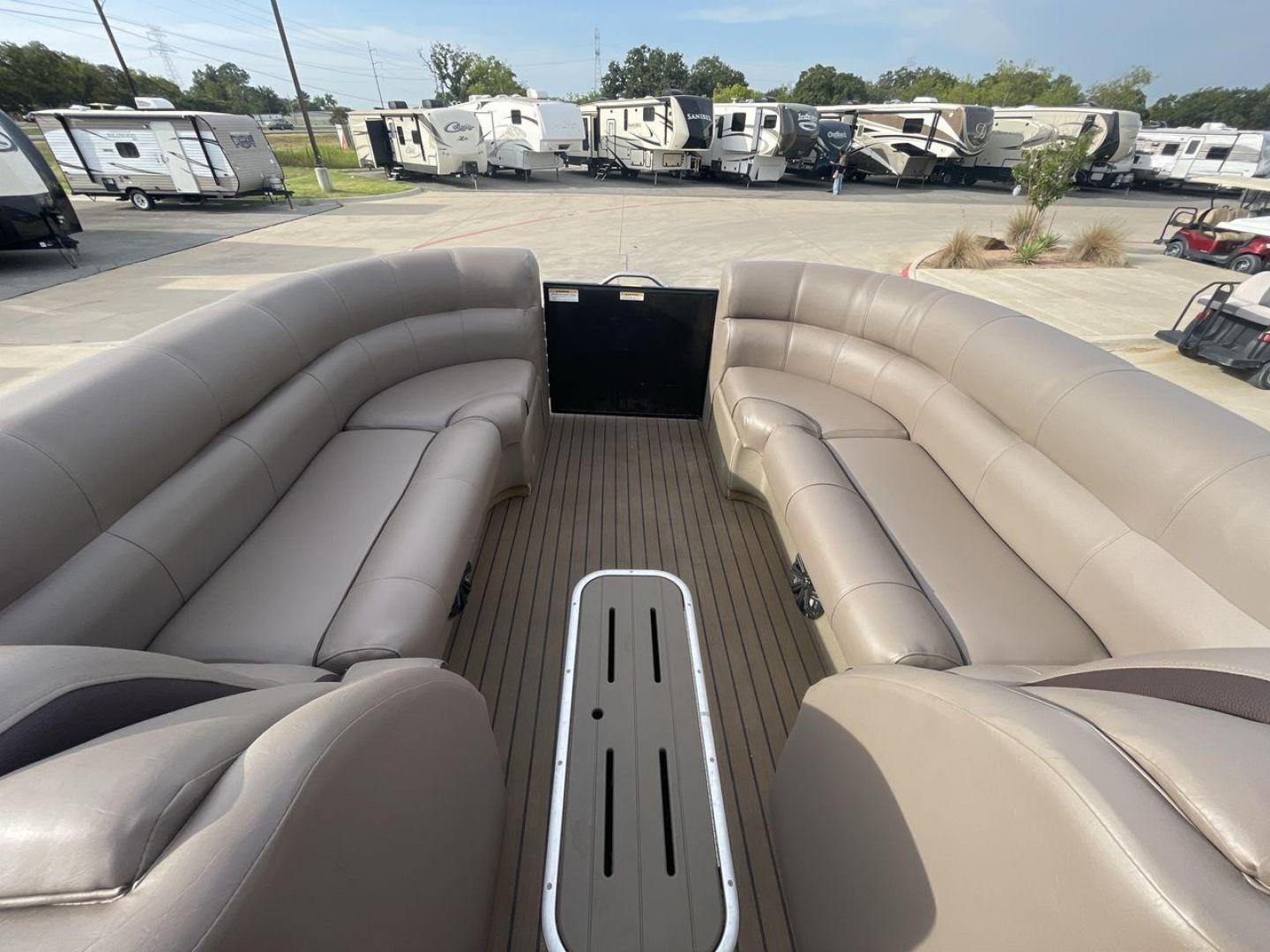 2016 BLACK VERANDA VERTEX 25C (JBC86929L51) , Length: 25 ft. transmission, located at 4319 N Main St, Cleburne, TX, 76033, (817) 678-5133, 32.385960, -97.391212 - The 2016 Veranda V Boats 25C is a luxurious and meticulously designed pontoon boat that takes water adventures to a new level of sophistication. This vessel offers a spacious and versatile layout, ideal for those who prioritize comfort and style on the water. The 25C is equipped with plush seating t - Photo#9