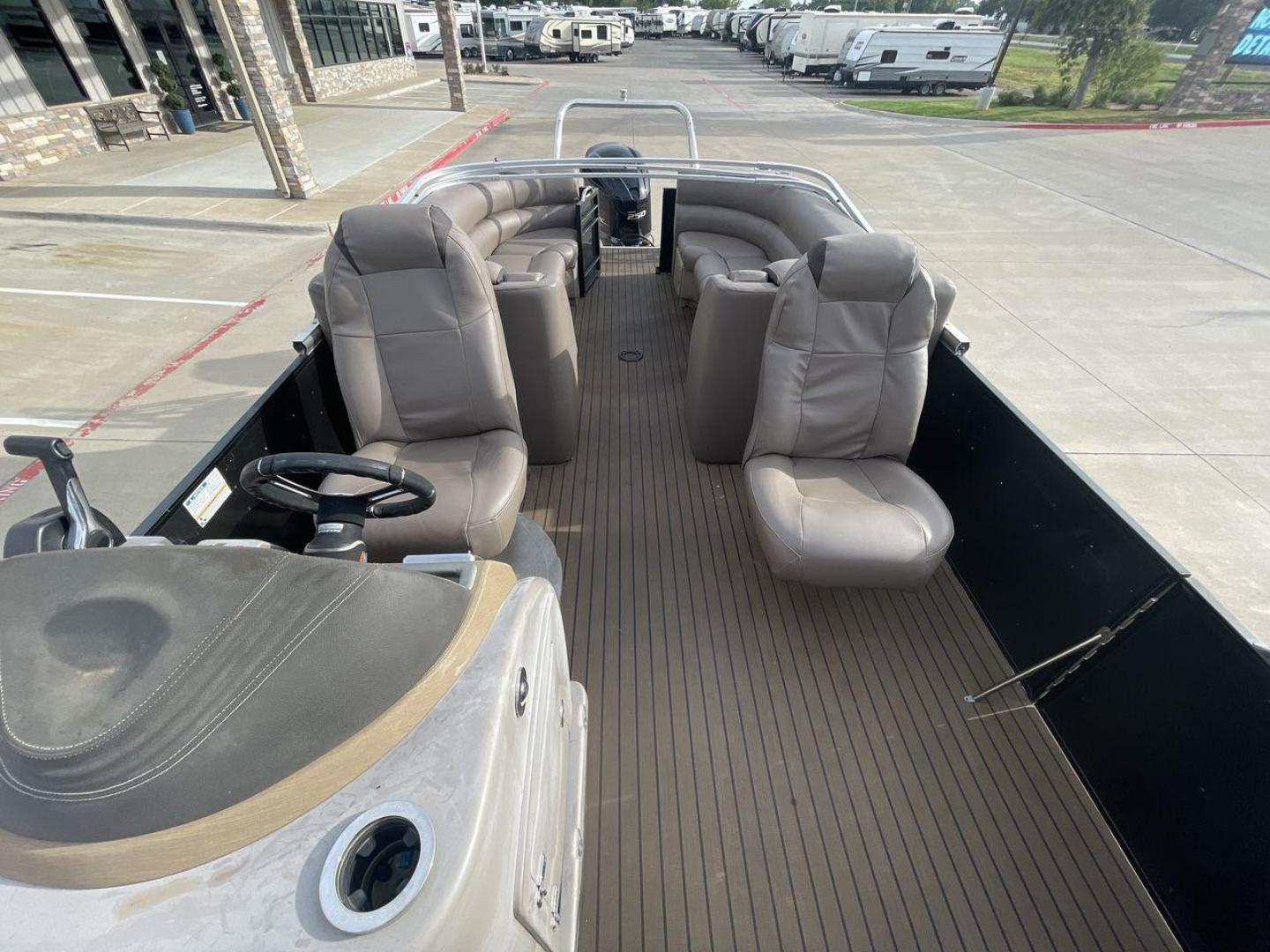 2016 BLACK VERANDA VERTEX 25C (JBC86929L51) , Length: 25 ft. transmission, located at 4319 N Main St, Cleburne, TX, 76033, (817) 678-5133, 32.385960, -97.391212 - The 2016 Veranda V Boats 25C is a luxurious and meticulously designed pontoon boat that takes water adventures to a new level of sophistication. This vessel offers a spacious and versatile layout, ideal for those who prioritize comfort and style on the water. The 25C is equipped with plush seating t - Photo#12