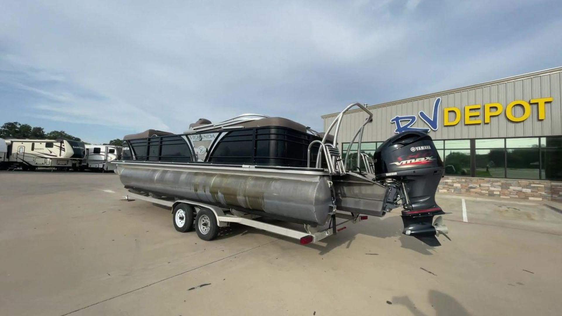 2016 BLACK VERANDA VERTEX 25C (JBC86929L51) , Length: 25 ft. transmission, located at 4319 N Main St, Cleburne, TX, 76033, (817) 678-5133, 32.385960, -97.391212 - The 2016 Veranda V Boats 25C is a luxurious and meticulously designed pontoon boat that takes water adventures to a new level of sophistication. This vessel offers a spacious and versatile layout, ideal for those who prioritize comfort and style on the water. The 25C is equipped with plush seating t - Photo#7