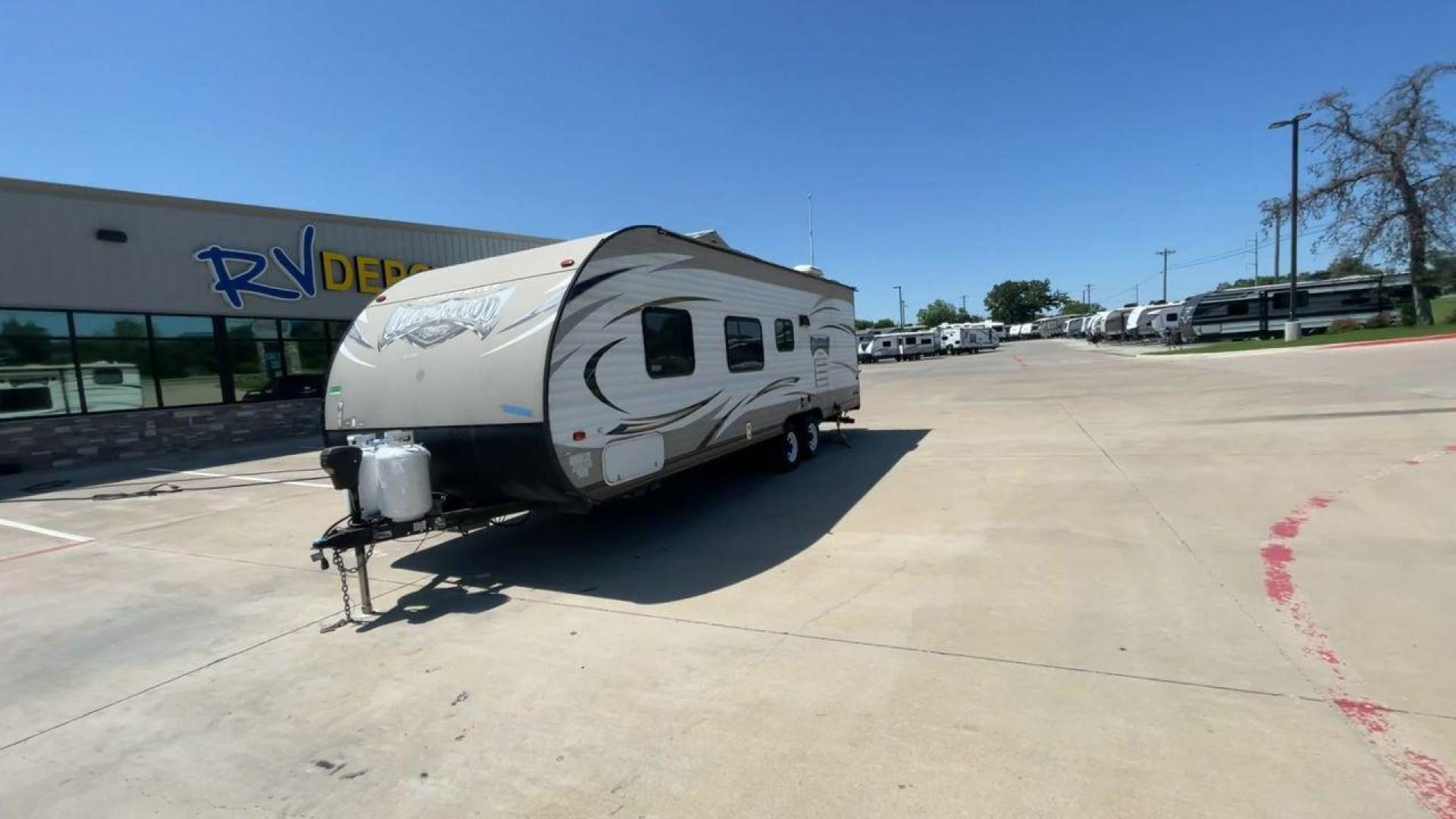 2016 WHITE WILDWOOD X-LITE 261BHXL - (4X4TWDB2XG7) , Length: 29.08 ft. | Dry Weight: 4,314 lbs. | Slides: 0 transmission, located at 4319 N Main St, Cleburne, TX, 76033, (817) 678-5133, 32.385960, -97.391212 - Experience the perfect blend of comfort and convenience with the 2016 Wildwood X-Lite 261BHXL for your outdoor adventures. This travel trailer offers a great balance between spaciousness and maneuverability, making it an ideal choice for those seeking a comfortable and easy-to-handle option. Even wi - Photo#5