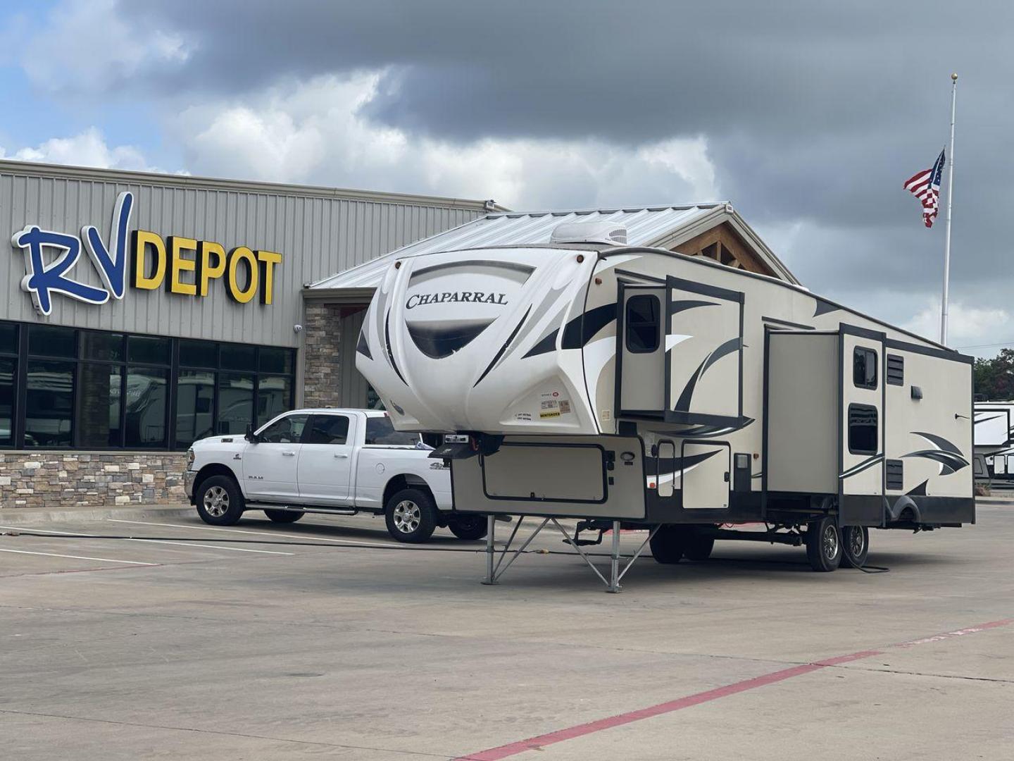 2017 COACHMEN CHAPARRAL 360IBL (5ZT3CH1B0HA) , located at 4319 N Main St, Cleburne, TX, 76033, (817) 678-5133, 32.385960, -97.391212 - Photo#0