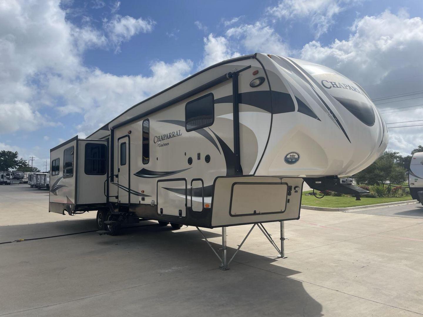 2017 COACHMEN CHAPARRAL 360IBL (5ZT3CH1B0HA) , Length: 39.67 ft. | Dry Weight: 11,449 lbs. | Gross Weight: 14,000 lbs. | Slides: 4 transmission, located at 4319 N Main St, Cleburne, TX, 76033, (817) 678-5133, 32.385960, -97.391212 - Photo#23