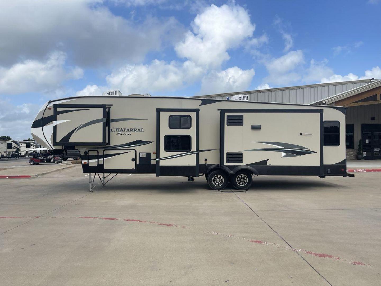 2017 COACHMEN CHAPARRAL 360IBL (5ZT3CH1B0HA) , Length: 39.67 ft. | Dry Weight: 11,449 lbs. | Gross Weight: 14,000 lbs. | Slides: 4 transmission, located at 4319 N Main St, Cleburne, TX, 76033, (817) 678-5133, 32.385960, -97.391212 - Photo#24