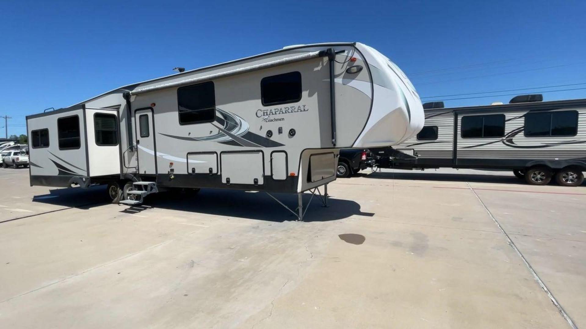 2017 COACHMEN CHAPARRAL 392MBL (5ZT3CH4B0HA) , Length: 41.75 ft. | Dry Weight: 12,520 lbs. | Gross Weight: 14,500 lbs. | Slides: 4 transmission, located at 4319 N Main St, Cleburne, TX, 76033, (817) 678-5133, 32.385960, -97.391212 - Photo#3