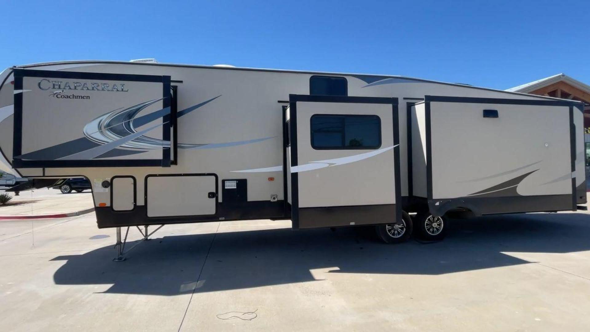 2017 COACHMEN CHAPARRAL 392MBL (5ZT3CH4B0HA) , Length: 41.75 ft. | Dry Weight: 12,520 lbs. | Gross Weight: 14,500 lbs. | Slides: 4 transmission, located at 4319 N Main St, Cleburne, TX, 76033, (817) 678-5133, 32.385960, -97.391212 - Photo#6