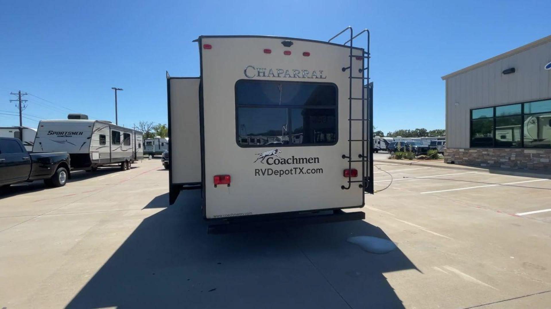 2017 COACHMEN CHAPARRAL 392MBL (5ZT3CH4B0HA) , Length: 41.75 ft. | Dry Weight: 12,520 lbs. | Gross Weight: 14,500 lbs. | Slides: 4 transmission, located at 4319 N Main St, Cleburne, TX, 76033, (817) 678-5133, 32.385960, -97.391212 - Photo#8