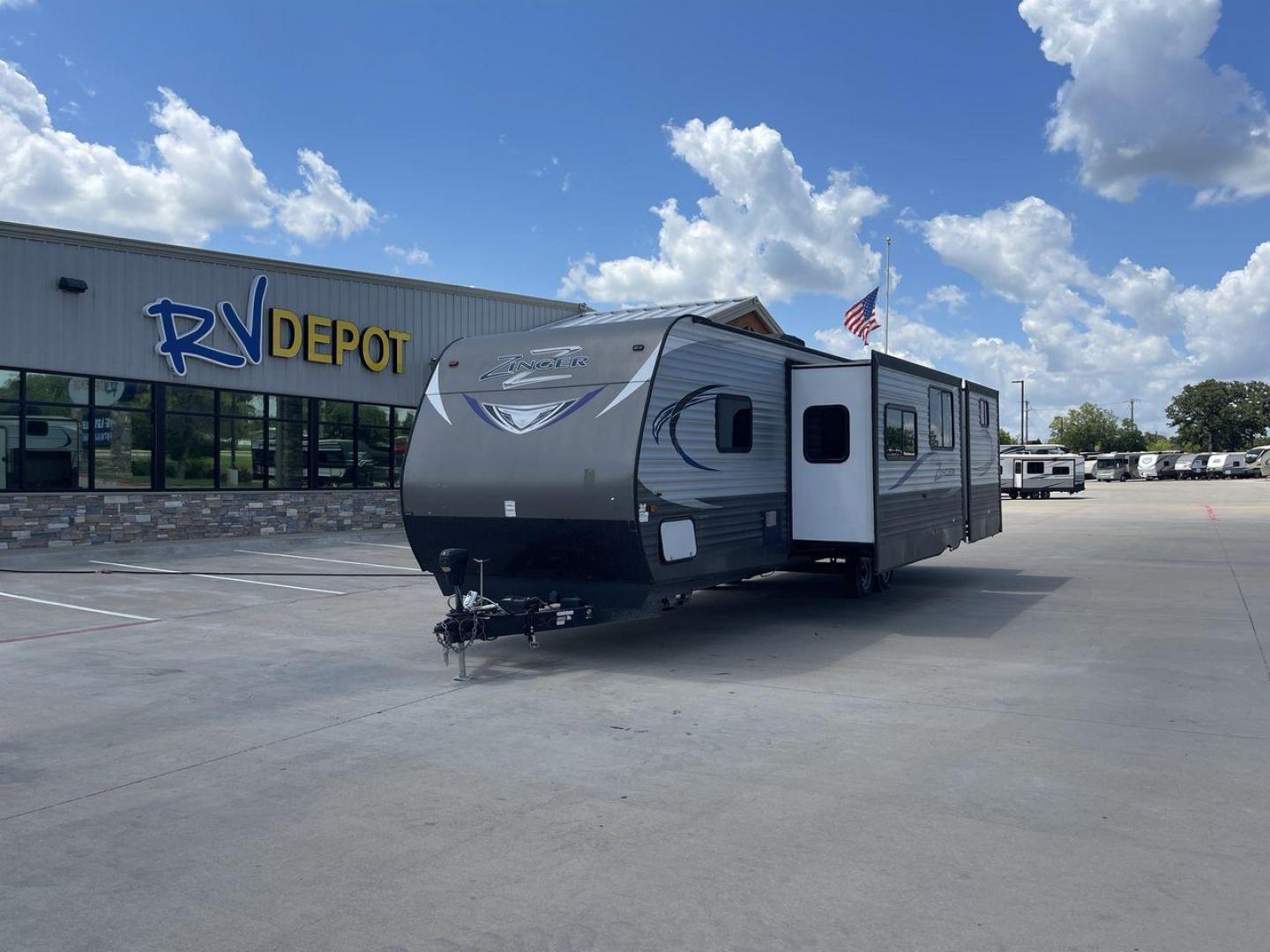 2017 CROSSROADS RV ZINGER 33SB (4V0TC3329HJ) , Length: 37.17 ft.| Dry Weight: 8,298 lbs. | Gross Weight: 9,900 lbs | Slides: 2 transmission, located at 4319 N Main St, Cleburne, TX, 76033, (817) 678-5133, 32.385960, -97.391212 - Photo#0