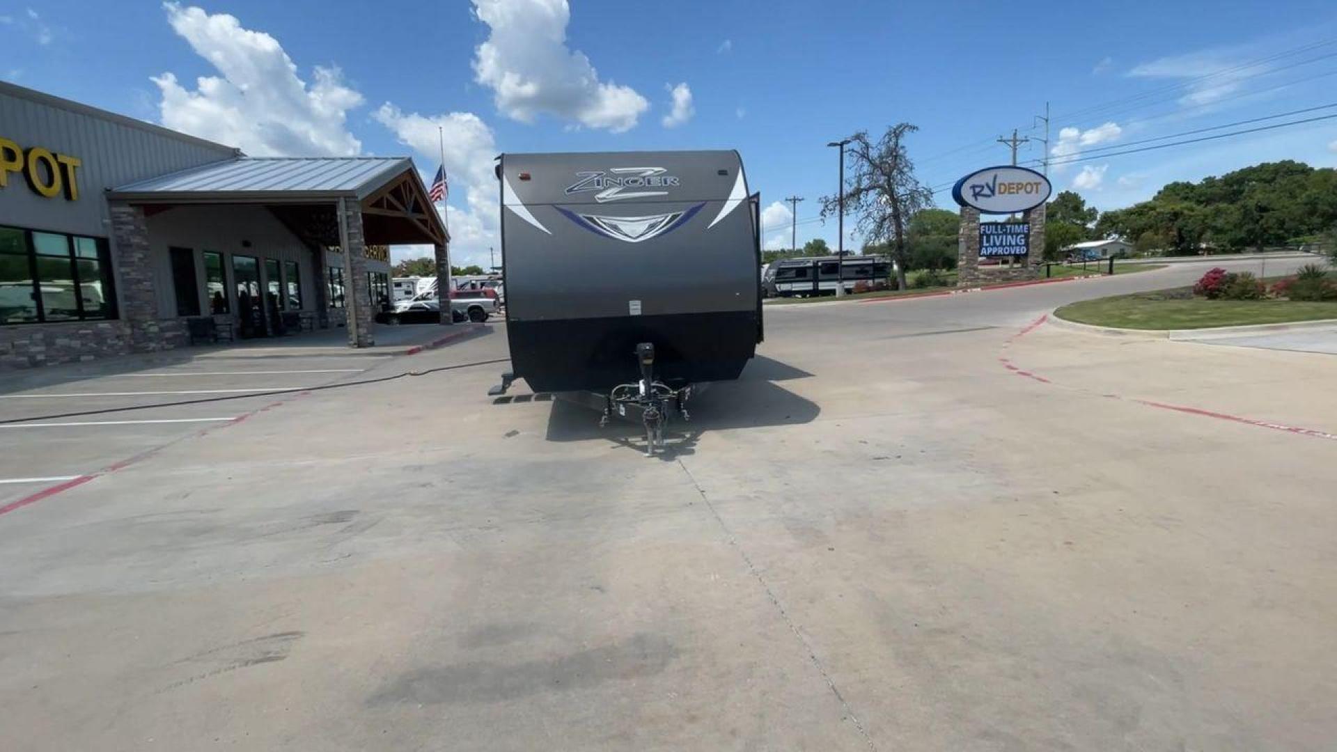 2017 CROSSROADS RV ZINGER 33SB (4V0TC3329HJ) , Length: 37.17 ft.| Dry Weight: 8,298 lbs. | Gross Weight: 9,900 lbs | Slides: 2 transmission, located at 4319 N Main St, Cleburne, TX, 76033, (817) 678-5133, 32.385960, -97.391212 - Photo#4