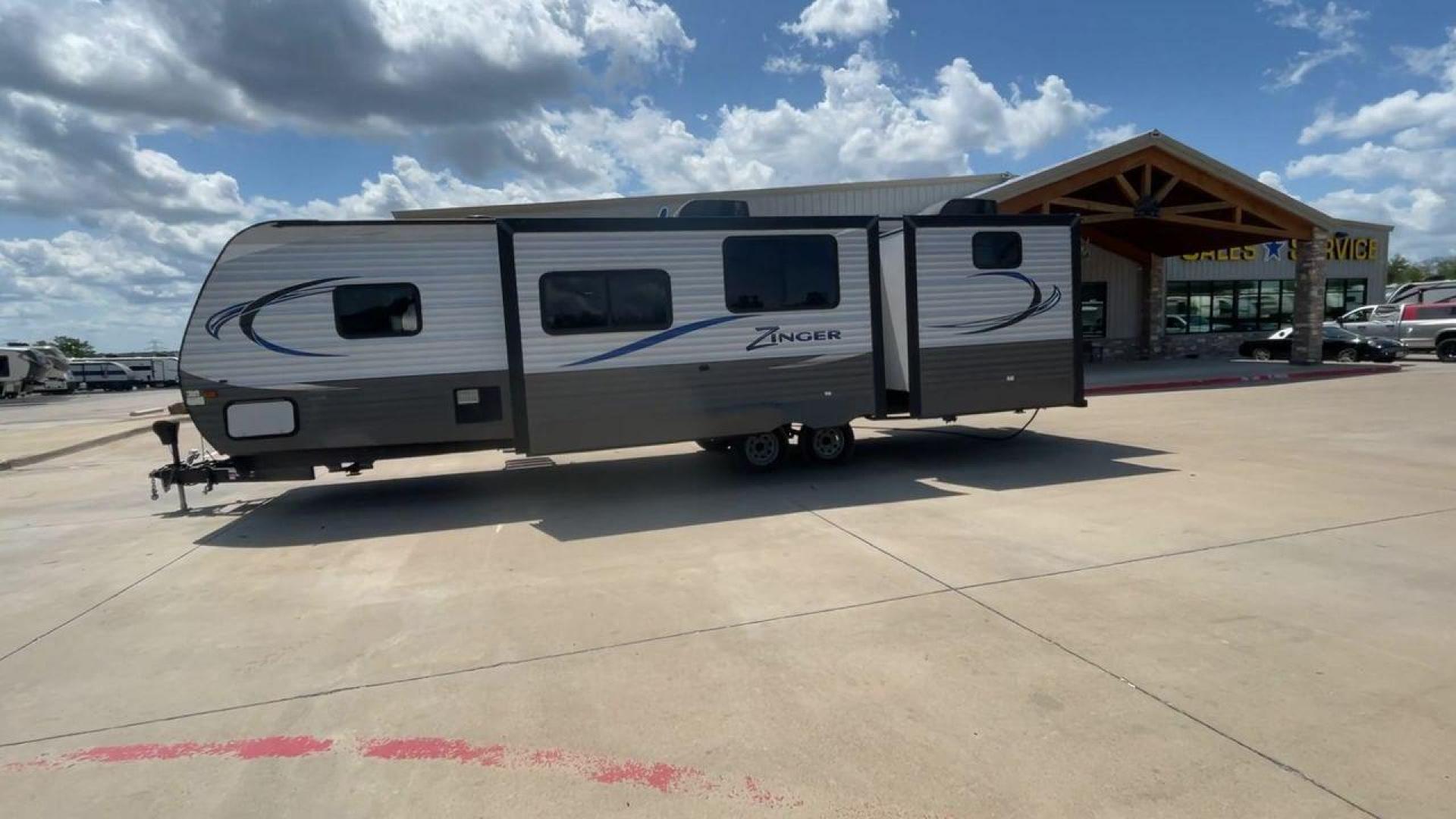 2017 CROSSROADS RV ZINGER 33SB (4V0TC3329HJ) , Length: 37.17 ft.| Dry Weight: 8,298 lbs. | Gross Weight: 9,900 lbs | Slides: 2 transmission, located at 4319 N Main St, Cleburne, TX, 76033, (817) 678-5133, 32.385960, -97.391212 - Photo#6