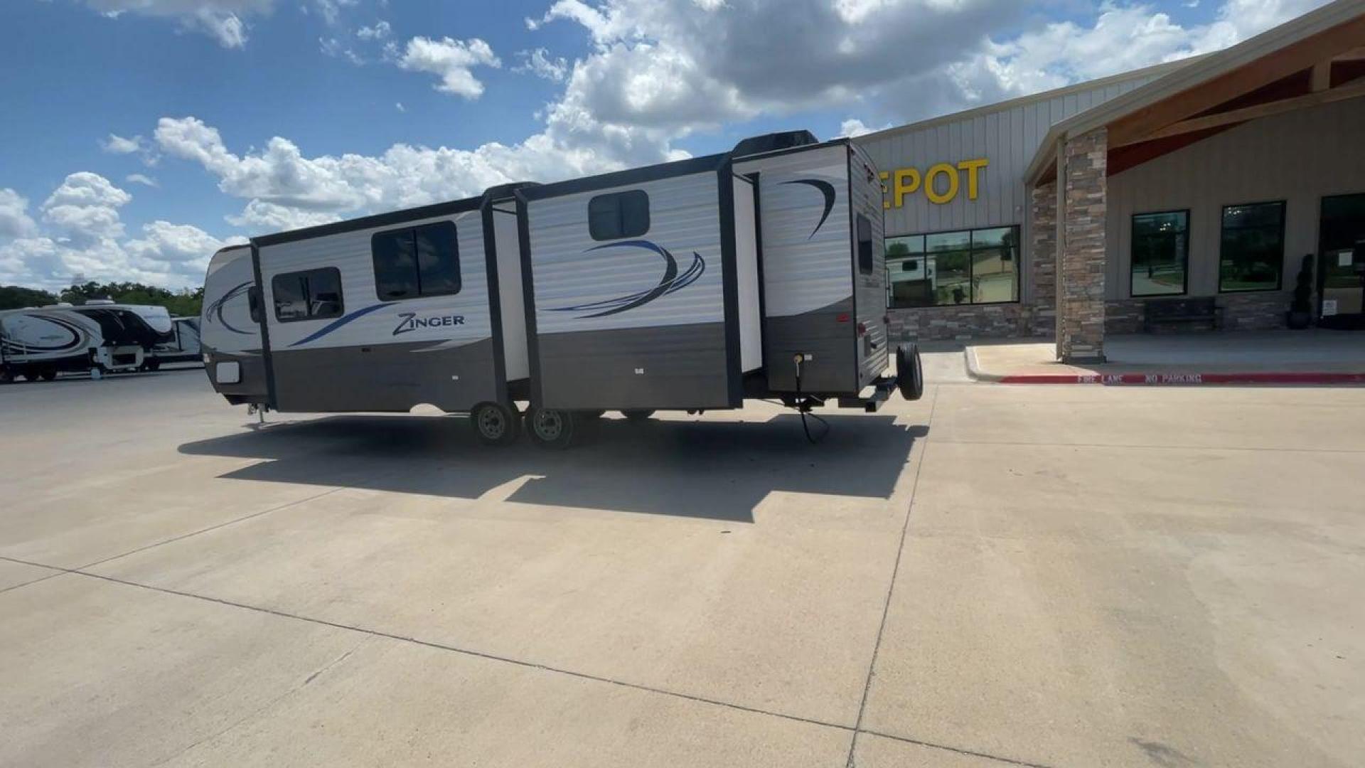 2017 CROSSROADS RV ZINGER 33SB (4V0TC3329HJ) , Length: 37.17 ft.| Dry Weight: 8,298 lbs. | Gross Weight: 9,900 lbs | Slides: 2 transmission, located at 4319 N Main St, Cleburne, TX, 76033, (817) 678-5133, 32.385960, -97.391212 - Photo#7