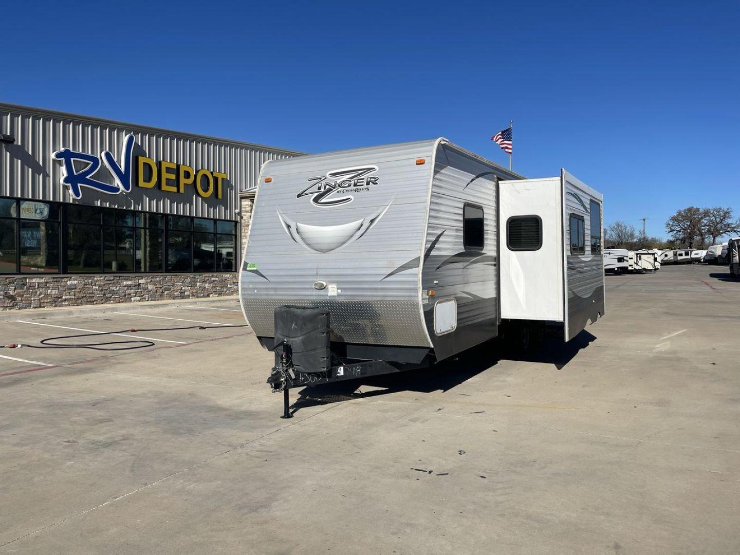 2017 WHITE CROSSROADS ZINGER 25RB (4V0TC2523HJ) , Length: 29.5 ft. | Dry Weight: 6,276 lbs. | Gross Weight: 7,870 lbs. | Slides: 1 transmission, located at 4319 N Main St, Cleburne, TX, 76033, (817) 678-5133, 32.385960, -97.391212 - Photo#0