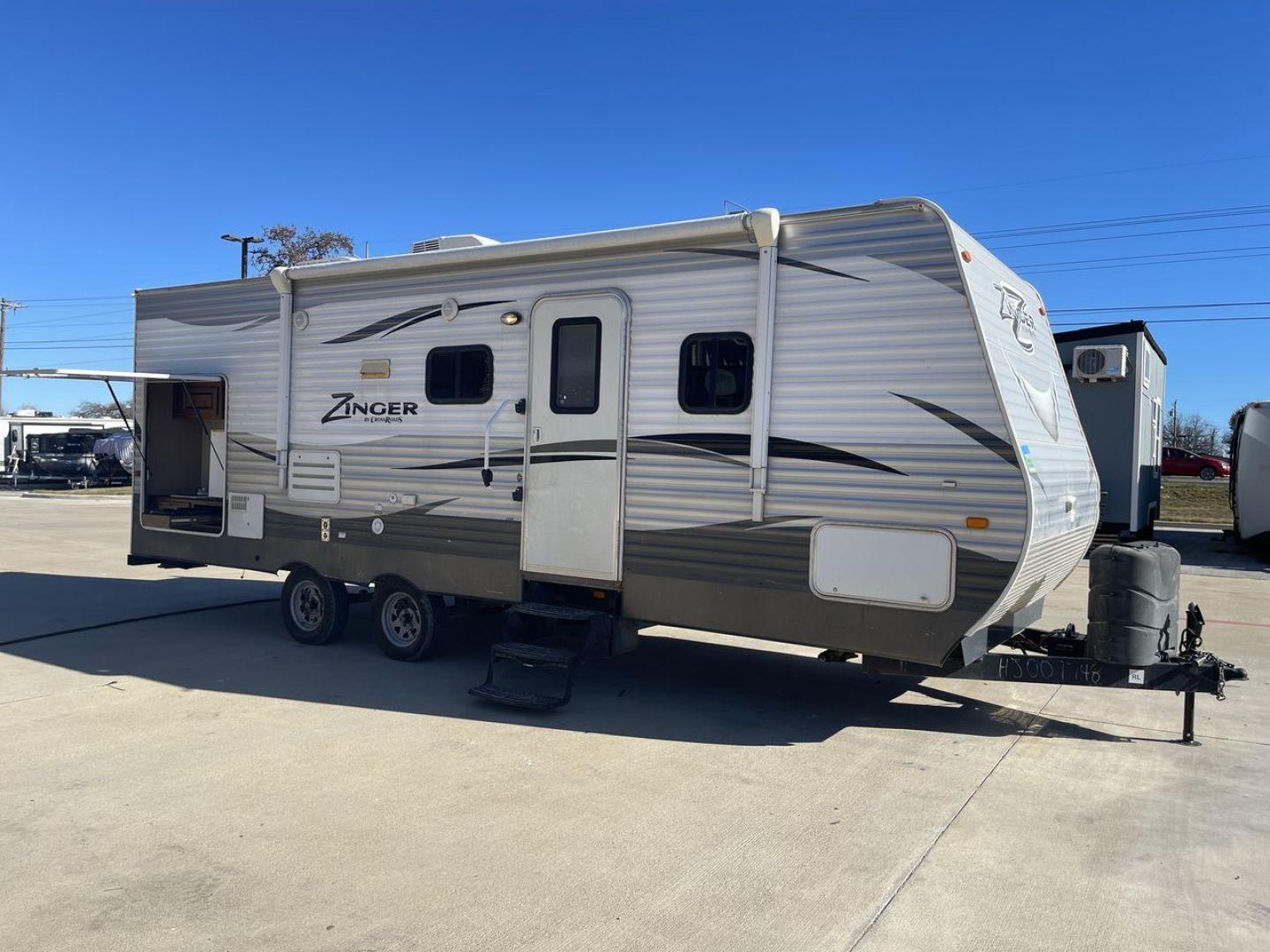 2017 WHITE CROSSROADS ZINGER 25RB (4V0TC2523HJ) , Length: 29.5 ft. | Dry Weight: 6,276 lbs. | Gross Weight: 7,870 lbs. | Slides: 1 transmission, located at 4319 N Main St, Cleburne, TX, 76033, (817) 678-5133, 32.385960, -97.391212 - Photo#20