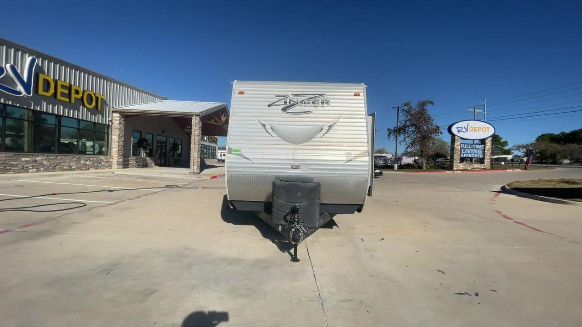 2017 WHITE CROSSROADS ZINGER 25RB (4V0TC2523HJ) , Length: 29.5 ft. | Dry Weight: 6,276 lbs. | Gross Weight: 7,870 lbs. | Slides: 1 transmission, located at 4319 N Main St, Cleburne, TX, 76033, (817) 678-5133, 32.385960, -97.391212 - Photo#4