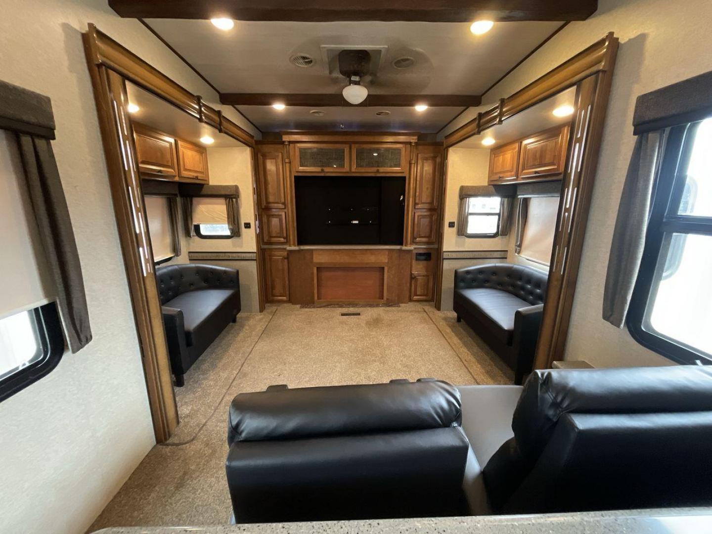 2017 CRUISER RV SOUTH FORK SANTA FE (5RXLG4228H1) , Length: 42.42 ft | Dry Weight: 13,702 lbs | Gross Weight: 16,000 lbs | Slides: 5 transmission, located at 4319 N Main St, Cleburne, TX, 76033, (817) 678-5133, 32.385960, -97.391212 - The 2017 Cruiser RV South Fork Santa Fe is a large and rugged fifth wheel that stands out with its striking exterior and practical features. With a length of 42.42 ft. and a height of 13.25 ft., this model offers an imposing presence on the road while providing ample space for all your needs. The RV - Photo#11