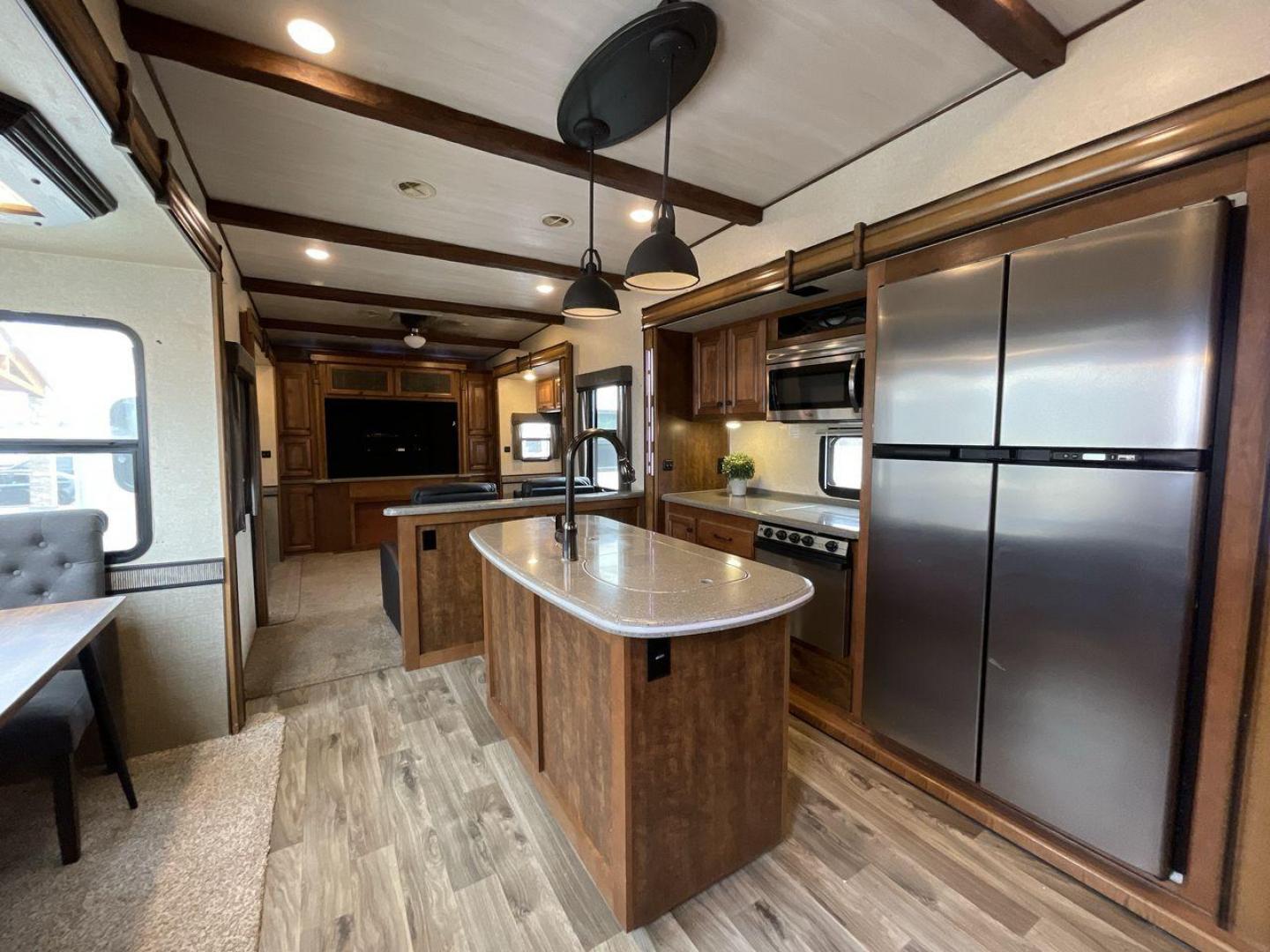 2017 CRUISER RV SOUTH FORK SANTA FE (5RXLG4228H1) , Length: 42.42 ft | Dry Weight: 13,702 lbs | Gross Weight: 16,000 lbs | Slides: 5 transmission, located at 4319 N Main St, Cleburne, TX, 76033, (817) 678-5133, 32.385960, -97.391212 - The 2017 Cruiser RV South Fork Santa Fe is a large and rugged fifth wheel that stands out with its striking exterior and practical features. With a length of 42.42 ft. and a height of 13.25 ft., this model offers an imposing presence on the road while providing ample space for all your needs. The RV - Photo#12