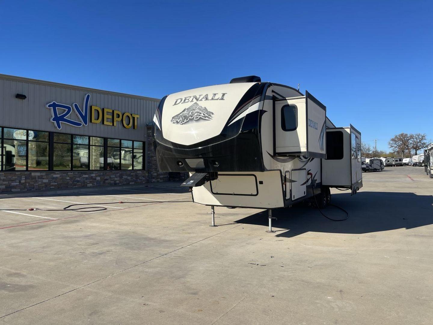 2017 TAN DENALI 335RLK (4YDF33522HP) , located at 4319 N Main St, Cleburne, TX, 76033, (817) 678-5133, 32.385960, -97.391212 - Photo#0