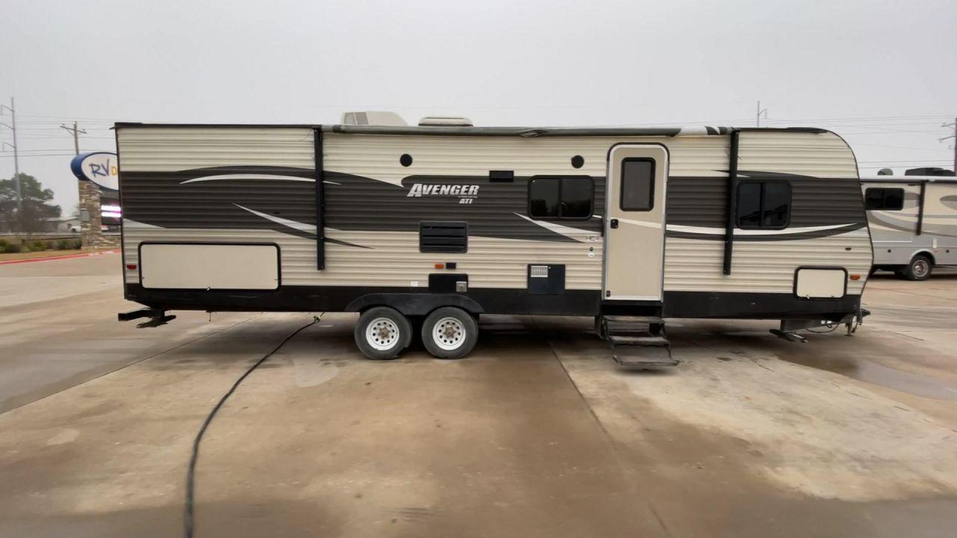 2017 FOREST RIVER AVENGER 27RBS (5ZT2AVSB3HB) , Length: 32.92 ft. | Dry Weight: 6,652 lbs. | Gross Weight: 9,521 lbs. | Slides: 1 transmission, located at 4319 N Main St, Cleburne, TX, 76033, (817) 678-5133, 32.385960, -97.391212 - Photo#2