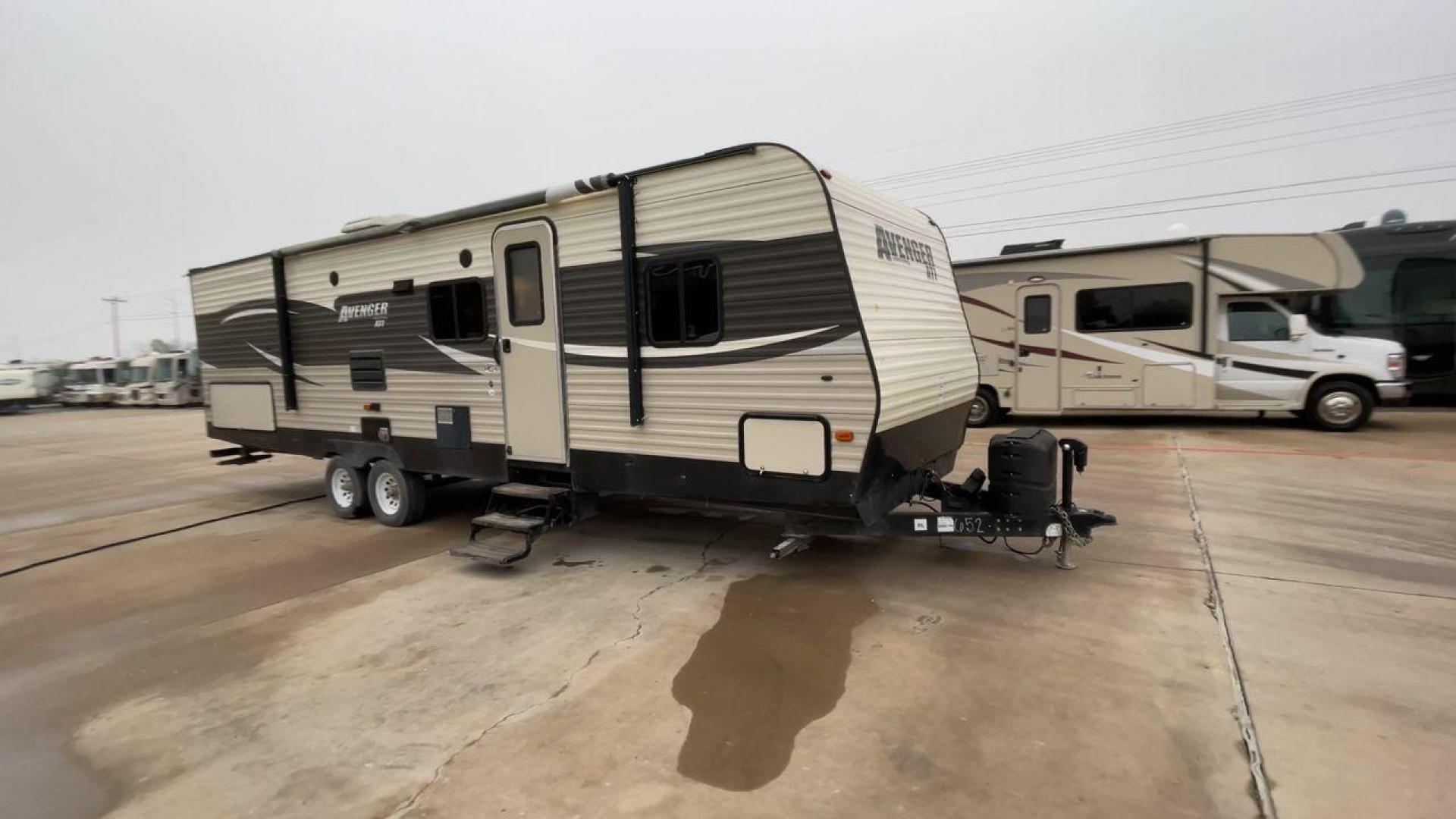 2017 FOREST RIVER AVENGER 27RBS (5ZT2AVSB3HB) , Length: 32.92 ft. | Dry Weight: 6,652 lbs. | Gross Weight: 9,521 lbs. | Slides: 1 transmission, located at 4319 N Main St, Cleburne, TX, 76033, (817) 678-5133, 32.385960, -97.391212 - Photo#3