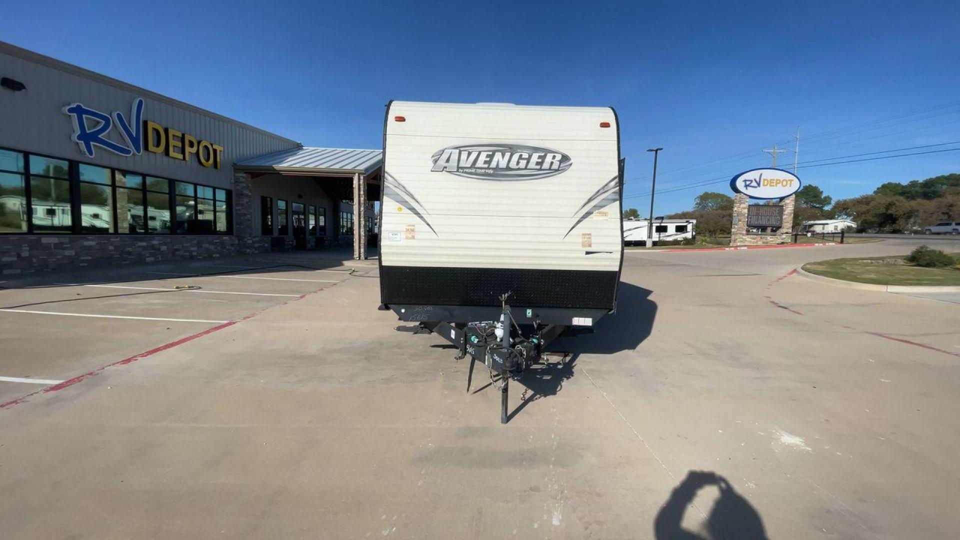 2017 FOREST RIVER AVENGER 30QBS (5ZT2AVVB3HB) , Length: 33.92 ft. | Dry Weight: 7,151 lbs. | Gross Weight: 9,685 lbs. | Slides: 1 transmission, located at 4319 N Main St, Cleburne, TX, 76033, (817) 678-5133, 32.385960, -97.391212 - The 2017 Avenger 30QBS is a well-designed travel trailer that showcases a rugged yet stylish exterior. With a length of 33.92 feet, this RV presents a spacious and balanced silhouette. A sleek gray finish covers the side panels, complemented by black and silver graphic accents that enhance the moder - Photo#4