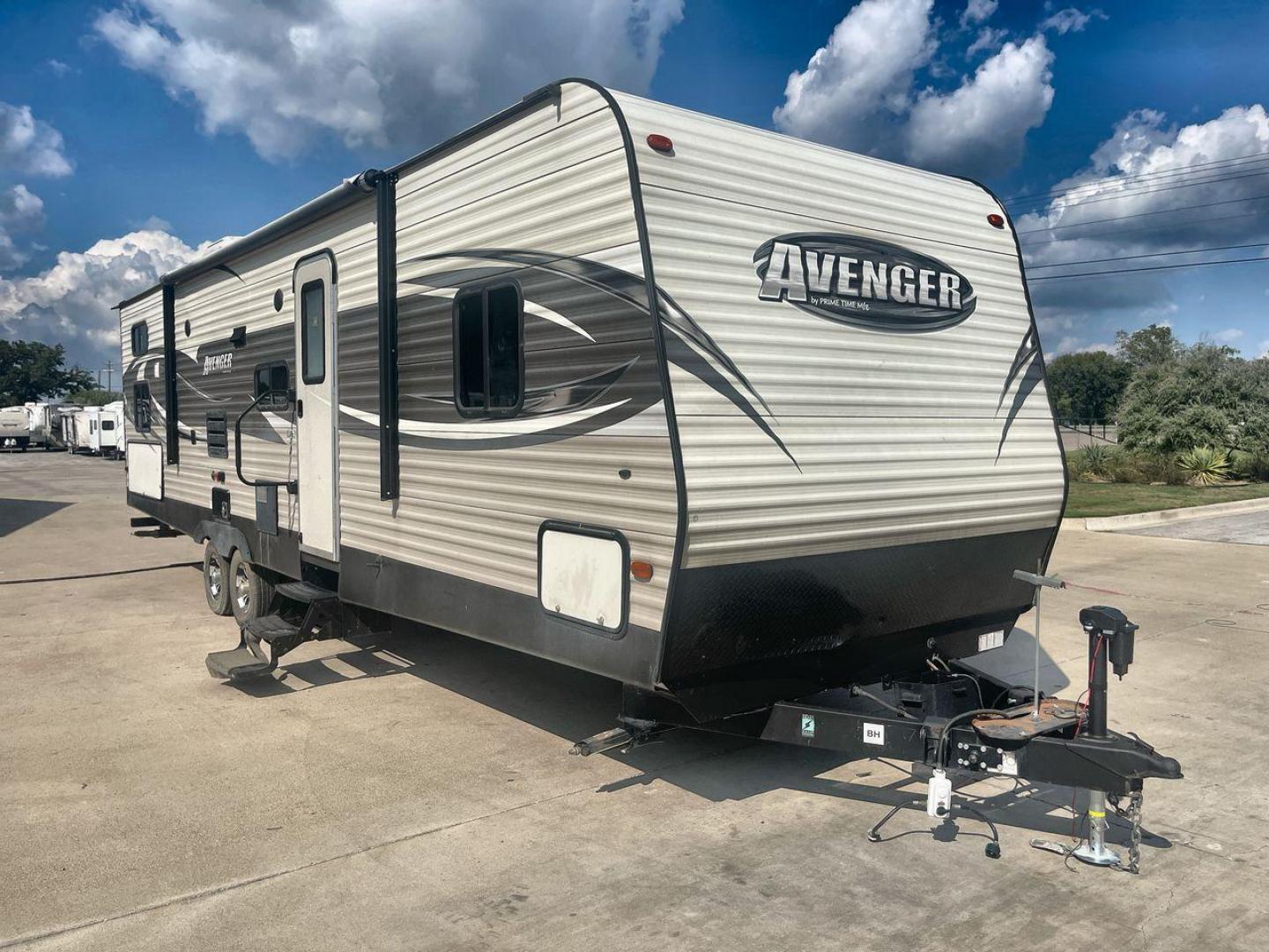 2017 TAN FOREST RIVER AVENGER 31DBS (5ZT2AVWB1HB) , Length: 35.75 ft | Dry Weight: 7,189 lbs. | Gross Weight: 9,589 lbs. | Slides: 1 transmission, located at 4319 N Main St, Cleburne, TX, 76033, (817) 678-5133, 32.385960, -97.391212 - This is the 2017 Forest River Avenger 31DBS. It's your ticket to fun and excitement on the open road with your family. The length of this travel trailer is 35.75 feet and its dry weight is 7,189 lbs. When you walk inside, you'll find a plan that was made for comfort and ease. The bathroom in the bac - Photo#22