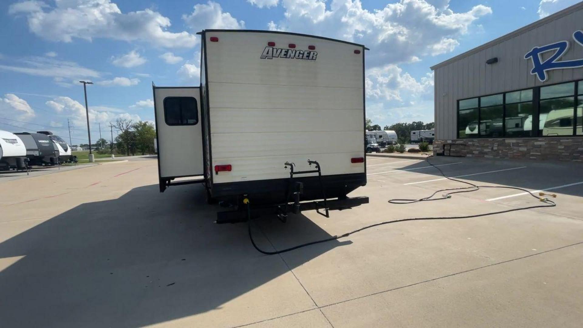 2017 TAN FOREST RIVER AVENGER 31DBS (5ZT2AVWB1HB) , Length: 35.75 ft | Dry Weight: 7,189 lbs. | Gross Weight: 9,589 lbs. | Slides: 1 transmission, located at 4319 N Main St, Cleburne, TX, 76033, (817) 678-5133, 32.385960, -97.391212 - This is the 2017 Forest River Avenger 31DBS. It's your ticket to fun and excitement on the open road with your family. The length of this travel trailer is 35.75 feet and its dry weight is 7,189 lbs. When you walk inside, you'll find a plan that was made for comfort and ease. The bathroom in the bac - Photo#8