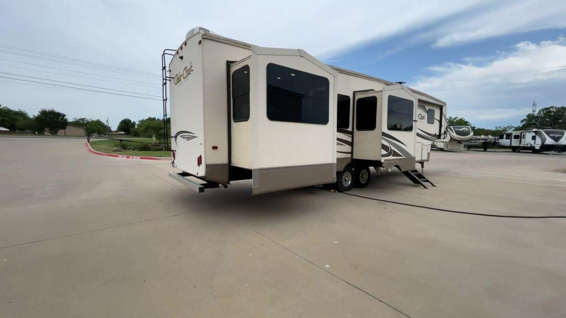 2017 WHITE FOREST RIVER CEDAR CREEK SILVERBA (4X4FCRN20HS) , located at 4319 N Main St, Cleburne, TX, 76033, (817) 678-5133, 32.385960, -97.391212 - Photo#1