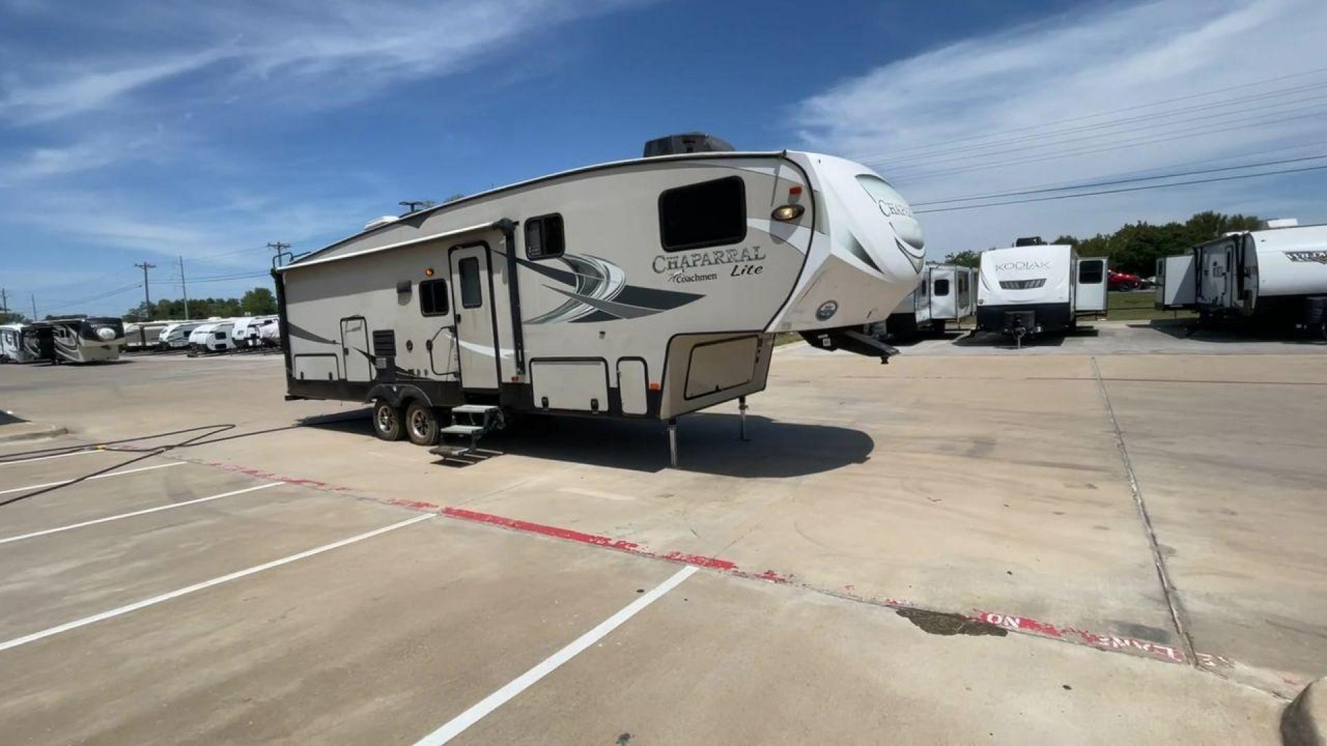 2017 FOREST RIVER CHAPARRAL 295BHS (5ZT3CLUB9HA) , Length: 34.58 ft. | Dry Weight: 8,898 lbs. | Gross Weight: 11,000 lbs. | Slides: 2 transmission, located at 4319 N Main St, Cleburne, TX, 76033, (817) 678-5133, 32.385960, -97.391212 - Photo#3