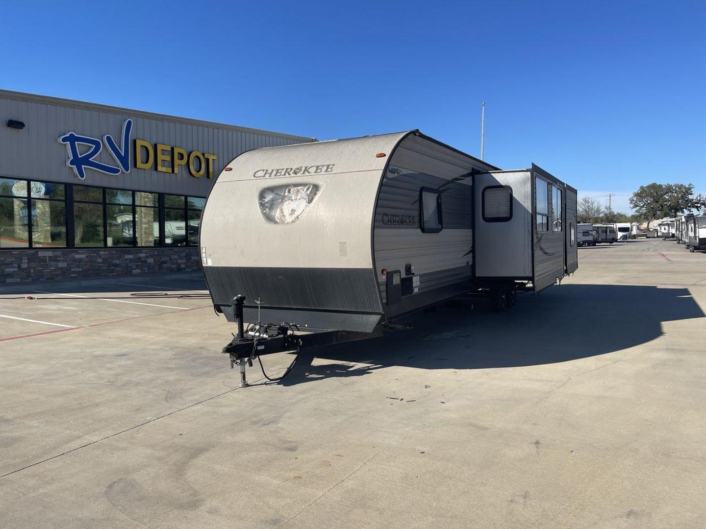 2017 TAN FOREST RIVER CHEROKEE 304BH - (4X4TCKF21HX) , Length: 37.08 ft. | Dry Weight: 8,688 lbs. | Gross Weight: 11,175 lbs. | Slides: 3 transmission, located at 4319 N Main St, Cleburne, TX, 76033, (817) 678-5133, 32.385960, -97.391212 - Photo#0