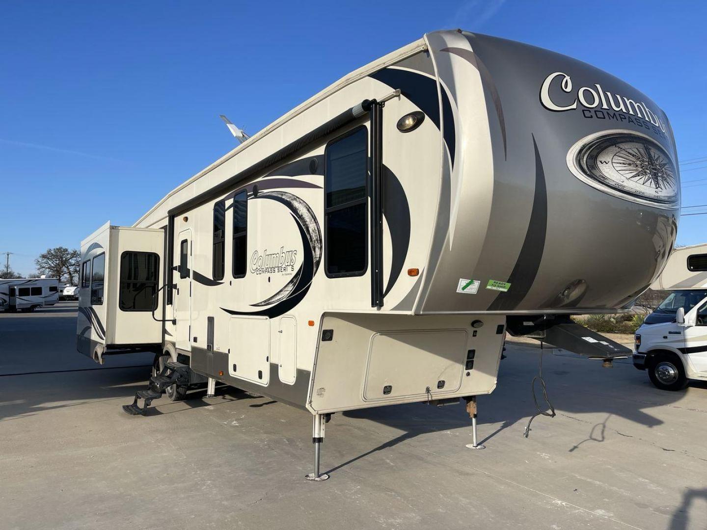 2017 FOREST RIVER COLUMBUS 377MB (4X4FCMP29H6) , Length: 42.58 ft. | Dry Weight: 13,006 lbs. | Gross Weight: 16,006 lbs. | Slides: 4 transmission, located at 4319 N Main St, Cleburne, TX, 76033, (817) 678-5133, 32.385960, -97.391212 - Photo#22