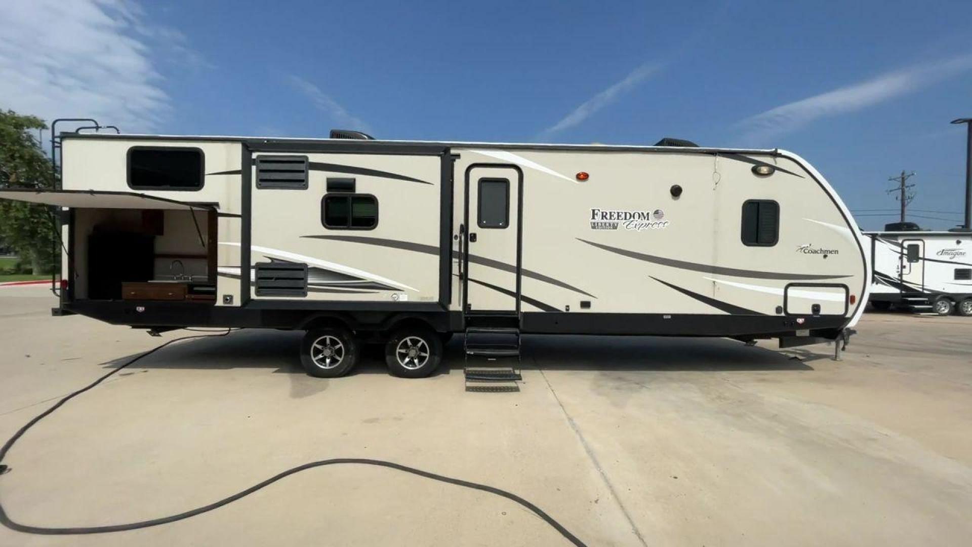 2017 TAN FOREST RIVER FREEDOM EXPRESS 320B (5ZT2FEXB6HA) , Length: 36.92 ft. | Dry Weight: 7,734 lbs. | Gross Weight: 10,700 lbs. | Slides: 3 transmission, located at 4319 N Main St, Cleburne, TX, 76033, (817) 678-5133, 32.385960, -97.391212 - With the 2017 Forest River Freedom Express 320BHDS travel trailer, you can go on amazing experiences. This finely constructed RV is the best option for individuals who want the freedom to experience the great outdoors since it provides the optimal balance of comfort, convenience, and family-friendly - Photo#6