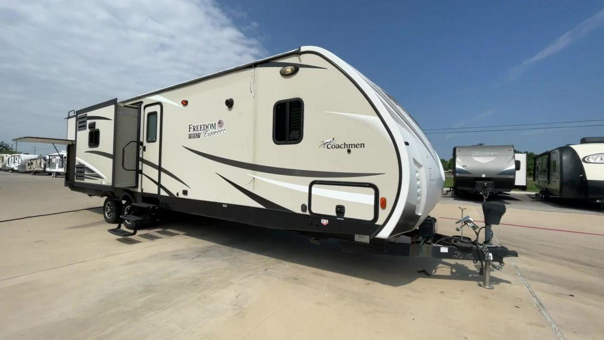 2017 TAN FOREST RIVER FREEDOM EXPRESS 320B (5ZT2FEXB6HA) , Length: 36.92 ft. | Dry Weight: 7,734 lbs. | Gross Weight: 10,700 lbs. | Slides: 3 transmission, located at 4319 N Main St, Cleburne, TX, 76033, (817) 678-5133, 32.385960, -97.391212 - With the 2017 Forest River Freedom Express 320BHDS travel trailer, you can go on amazing experiences. This finely constructed RV is the best option for individuals who want the freedom to experience the great outdoors since it provides the optimal balance of comfort, convenience, and family-friendly - Photo#5