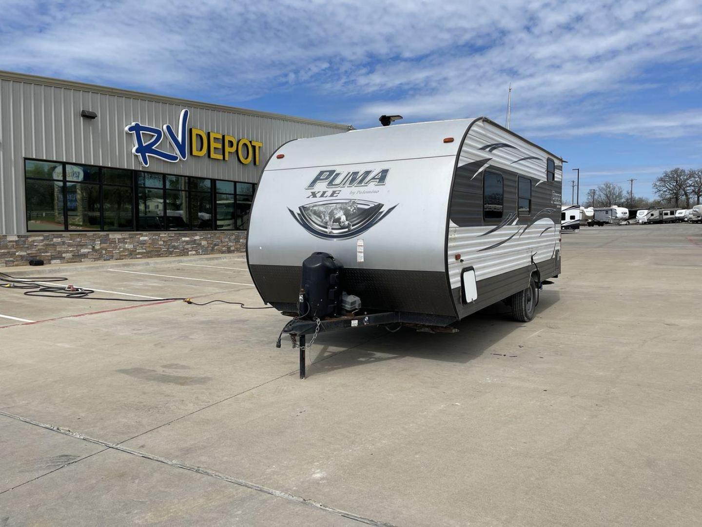 2017 FOREST RIVER PUMA 17QBC (4X4TPU716HP) , Length: 22 ft. | Dry Weight: 3,462 lbs. | Gross Weight: 4,803 lbs. | Slides: 0 transmission, located at 4319 N Main St, Cleburne, TX, 76033, (817) 678-5133, 32.385960, -97.391212 - Lovely and lightweight -- these qualities best describe the 2017 Forest River Puma 17QBC. It measures exactly 22 ft. in length and has a dry weight of 3,462 lbs. It also has a GVWR of 4,803 lbs. and a hitch weight of 403 lbs. This modest yet well-equipped ultra lite travel trailer makes an excellent - Photo#0