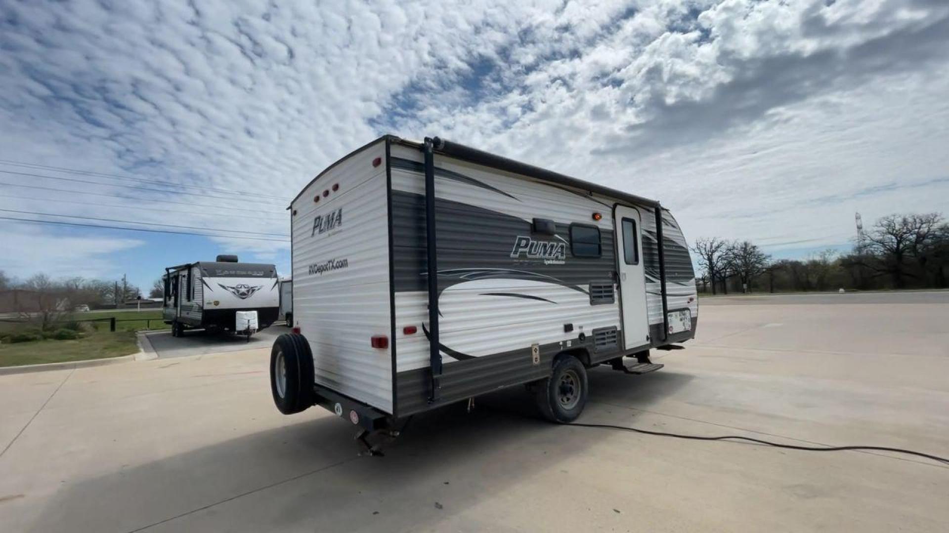 2017 FOREST RIVER PUMA 17QBC (4X4TPU716HP) , Length: 22 ft. | Dry Weight: 3,462 lbs. | Gross Weight: 4,803 lbs. | Slides: 0 transmission, located at 4319 N Main St, Cleburne, TX, 76033, (817) 678-5133, 32.385960, -97.391212 - Lovely and lightweight -- these qualities best describe the 2017 Forest River Puma 17QBC. It measures exactly 22 ft. in length and has a dry weight of 3,462 lbs. It also has a GVWR of 4,803 lbs. and a hitch weight of 403 lbs. This modest yet well-equipped ultra lite travel trailer makes an excellent - Photo#1