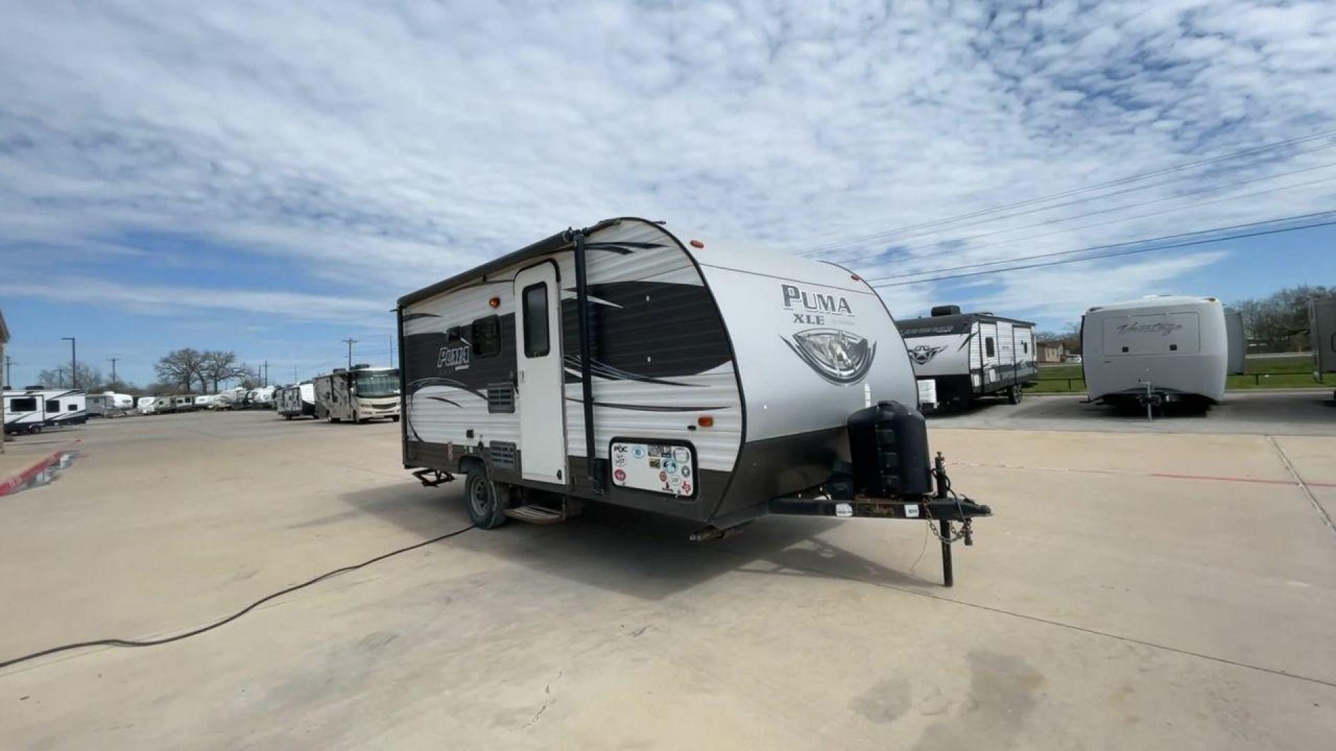 2017 FOREST RIVER PUMA 17QBC (4X4TPU716HP) , Length: 22 ft. | Dry Weight: 3,462 lbs. | Gross Weight: 4,803 lbs. | Slides: 0 transmission, located at 4319 N Main St, Cleburne, TX, 76033, (817) 678-5133, 32.385960, -97.391212 - Lovely and lightweight -- these qualities best describe the 2017 Forest River Puma 17QBC. It measures exactly 22 ft. in length and has a dry weight of 3,462 lbs. It also has a GVWR of 4,803 lbs. and a hitch weight of 403 lbs. This modest yet well-equipped ultra lite travel trailer makes an excellent - Photo#3