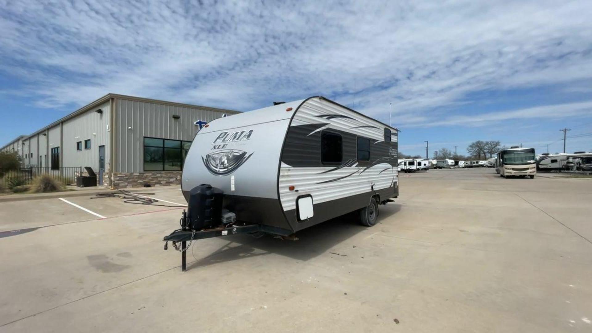 2017 FOREST RIVER PUMA 17QBC (4X4TPU716HP) , Length: 22 ft. | Dry Weight: 3,462 lbs. | Gross Weight: 4,803 lbs. | Slides: 0 transmission, located at 4319 N Main St, Cleburne, TX, 76033, (817) 678-5133, 32.385960, -97.391212 - Lovely and lightweight -- these qualities best describe the 2017 Forest River Puma 17QBC. It measures exactly 22 ft. in length and has a dry weight of 3,462 lbs. It also has a GVWR of 4,803 lbs. and a hitch weight of 403 lbs. This modest yet well-equipped ultra lite travel trailer makes an excellent - Photo#5