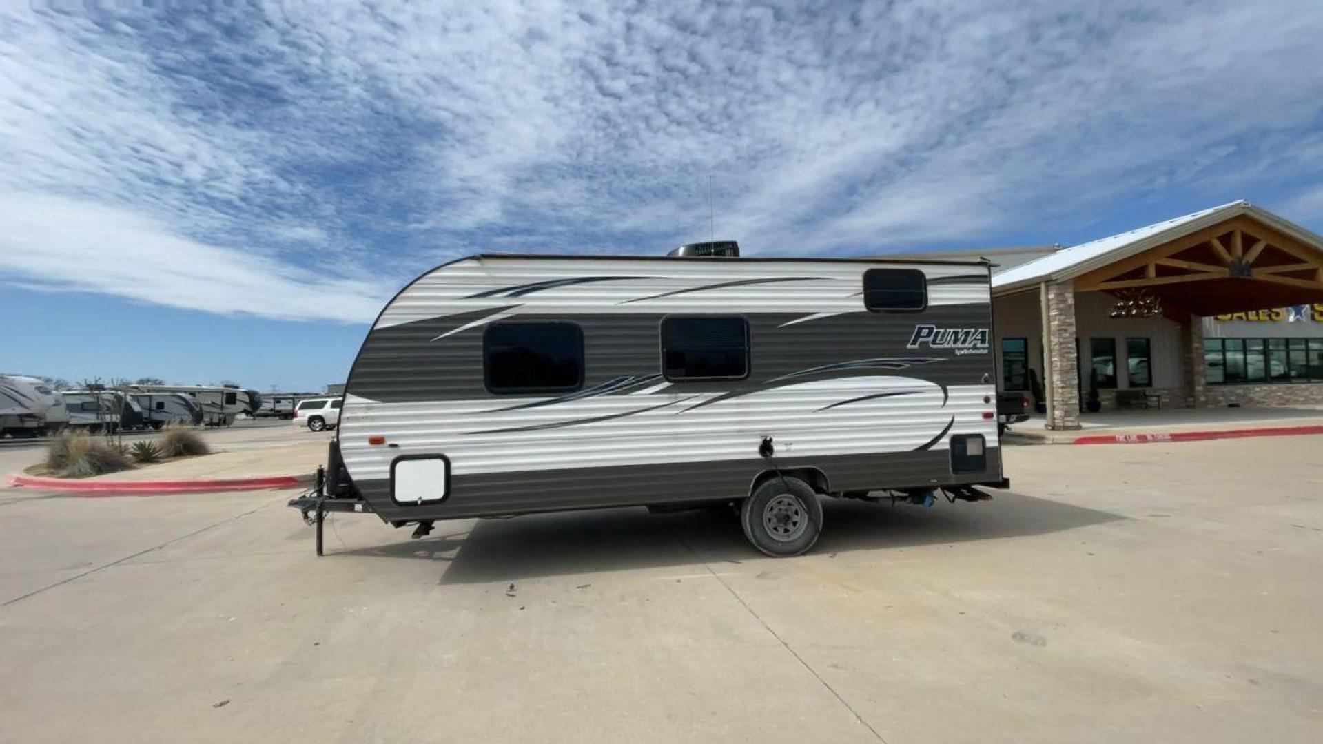 2017 FOREST RIVER PUMA 17QBC (4X4TPU716HP) , Length: 22 ft. | Dry Weight: 3,462 lbs. | Gross Weight: 4,803 lbs. | Slides: 0 transmission, located at 4319 N Main St, Cleburne, TX, 76033, (817) 678-5133, 32.385960, -97.391212 - Lovely and lightweight -- these qualities best describe the 2017 Forest River Puma 17QBC. It measures exactly 22 ft. in length and has a dry weight of 3,462 lbs. It also has a GVWR of 4,803 lbs. and a hitch weight of 403 lbs. This modest yet well-equipped ultra lite travel trailer makes an excellent - Photo#6