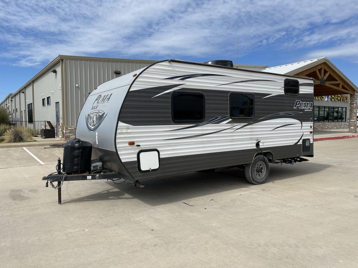 2017 FOREST RIVER PUMA 17QBC (4X4TPU716HP) , Length: 22 ft. | Dry Weight: 3,462 lbs. | Gross Weight: 4,803 lbs. | Slides: 0 transmission, located at 4319 N Main St, Cleburne, TX, 76033, (817) 678-5133, 32.385960, -97.391212 - Lovely and lightweight -- these qualities best describe the 2017 Forest River Puma 17QBC. It measures exactly 22 ft. in length and has a dry weight of 3,462 lbs. It also has a GVWR of 4,803 lbs. and a hitch weight of 403 lbs. This modest yet well-equipped ultra lite travel trailer makes an excellent - Photo#24