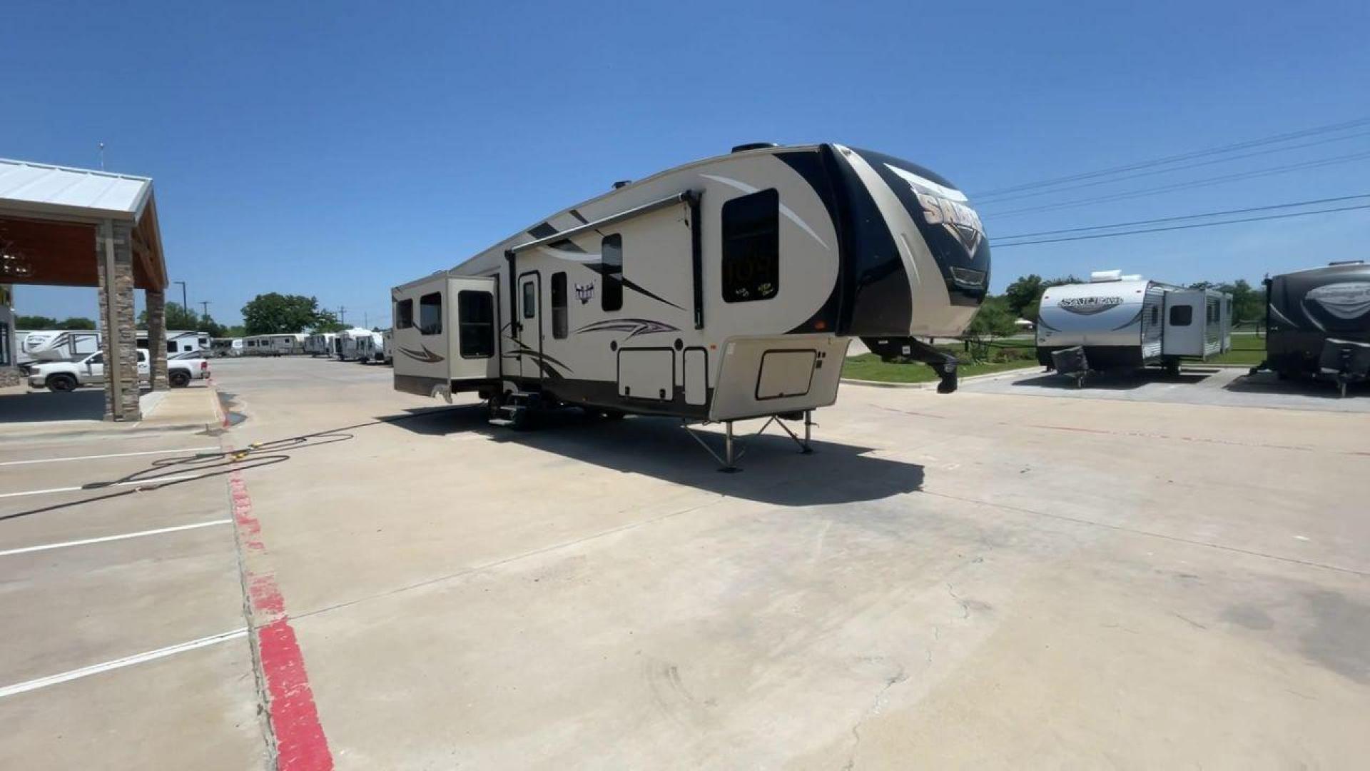 2017 FOREST RIVER SABRE 365MB (4X4FSRN22H3) , Length: 42.42 ft | Dry Weight: 12,994 lbs | Gross Weight: 15,500 lbs | Slides: 4 transmission, located at 4319 N Main St, Cleburne, TX, 76033, (817) 678-5133, 32.385960, -97.391212 - The 2017 Forest River Sabre 365MB is a roomy fifth wheel that is meant to make camping trips more comfortable. With its spacious layout and thoughtful features, this RV provides a luxury home away from home. The unit measures 42.42 feet in length and weighs 12,994 lbs. dry, offers enough space for r - Photo#3