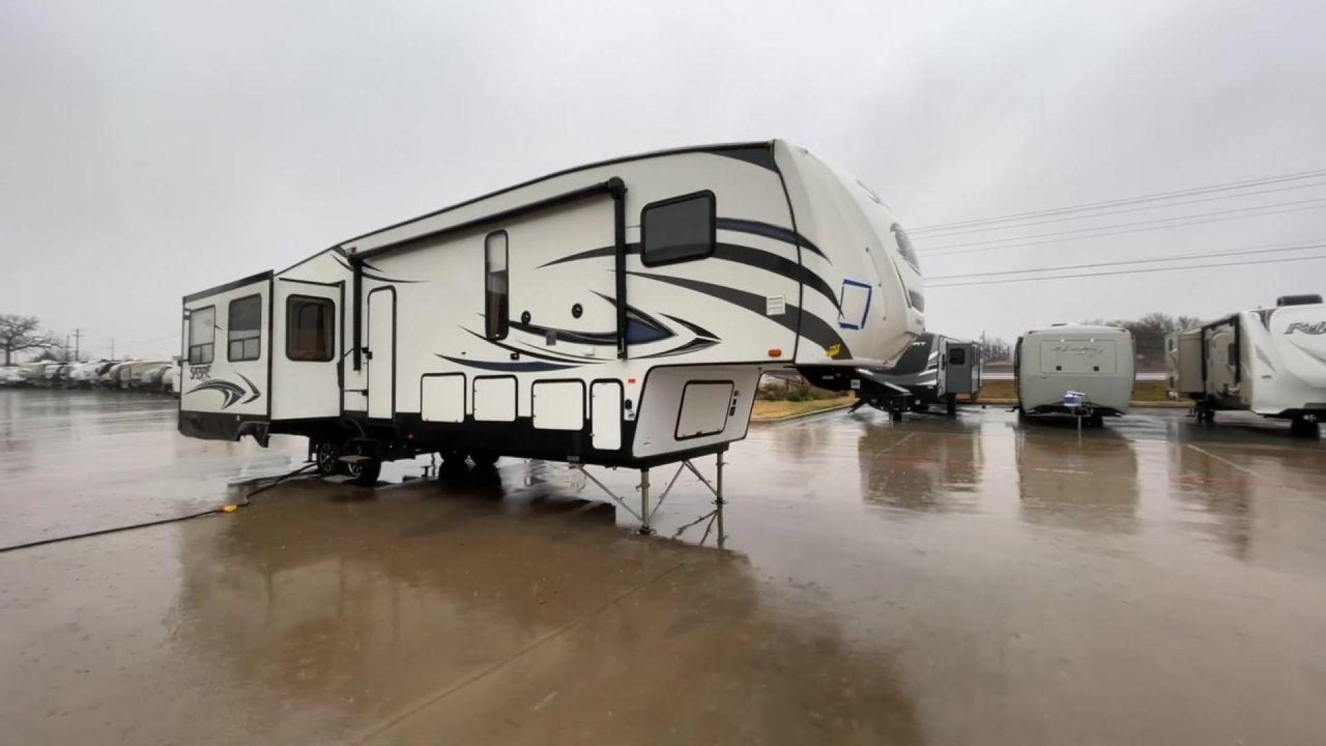 2017 FOREST RIVER SPORTSTER / SABRE (4X4FSRM24H3) , located at 4319 N Main St, Cleburne, TX, 76033, (817) 678-5133, 32.385960, -97.391212 - Photo#3