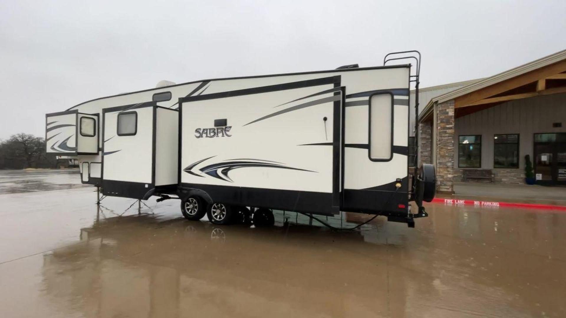 2017 FOREST RIVER SPORTSTER / SABRE (4X4FSRM24H3) , located at 4319 N Main St, Cleburne, TX, 76033, (817) 678-5133, 32.385960, -97.391212 - Photo#7