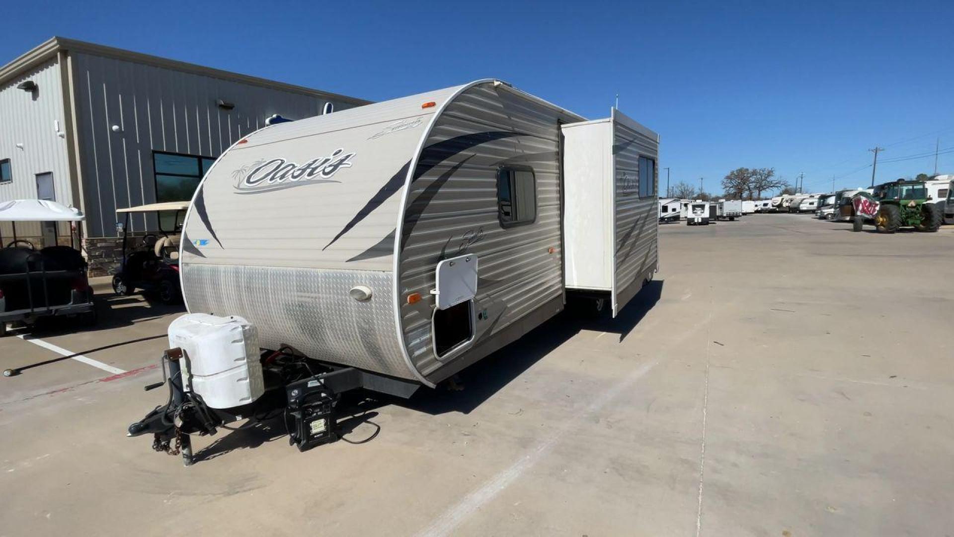 2017 FOREST RIVER SHASTA OASIS 25RK (5ZT2SSPB4HE) , Length: 29.17 ft. | Dry Weight: 5,200 lbs. | Slides: 1 transmission, located at 4319 N Main St, Cleburne, TX, 76033, (817) 678-5133, 32.385960, -97.391212 - Photo#5