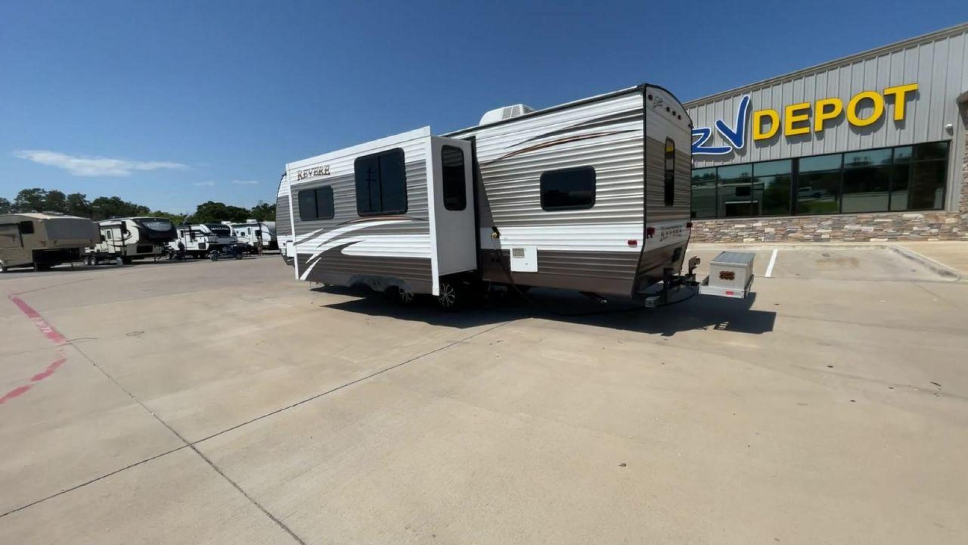 2017 FOREST RIVER SHASTA REVERE 30BH (5ZT2SHVBXHE) , located at 4319 N Main St, Cleburne, TX, 76033, (817) 678-5133, 32.385960, -97.391212 - Photo#7