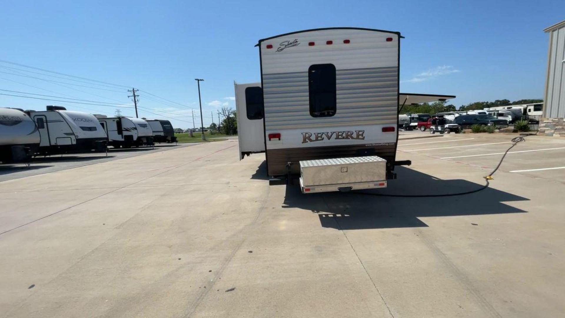 2017 FOREST RIVER SHASTA REVERE 30BH (5ZT2SHVBXHE) , located at 4319 N Main St, Cleburne, TX, 76033, (817) 678-5133, 32.385960, -97.391212 - Photo#8