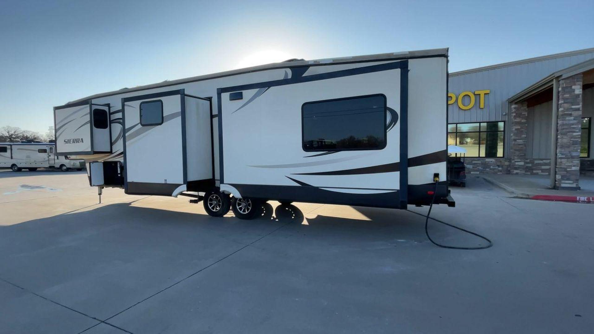 2017 TAN FOREST RIVER SIERRA 371REBH (4X4FSEN2XHJ) , Length: 42.92 ft. | Dry Weight: 12,624 lbs. | Gross Weight: 15,500 lbs. | Slides: 4 transmission, located at 4319 N Main St, Cleburne, TX, 76033, (817) 678-5133, 32.385960, -97.391212 - Photo#7