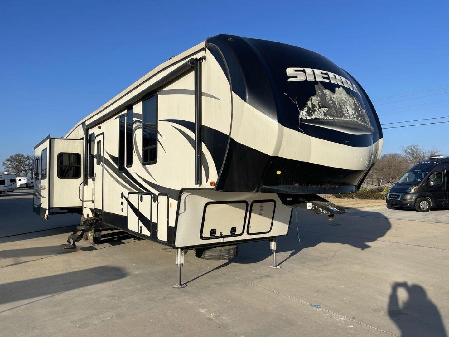 2017 TAN FOREST RIVER SIERRA 371REBH (4X4FSEN2XHJ) , Length: 42.92 ft. | Dry Weight: 12,624 lbs. | Gross Weight: 15,500 lbs. | Slides: 4 transmission, located at 4319 N Main St, Cleburne, TX, 76033, (817) 678-5133, 32.385960, -97.391212 - Photo#23