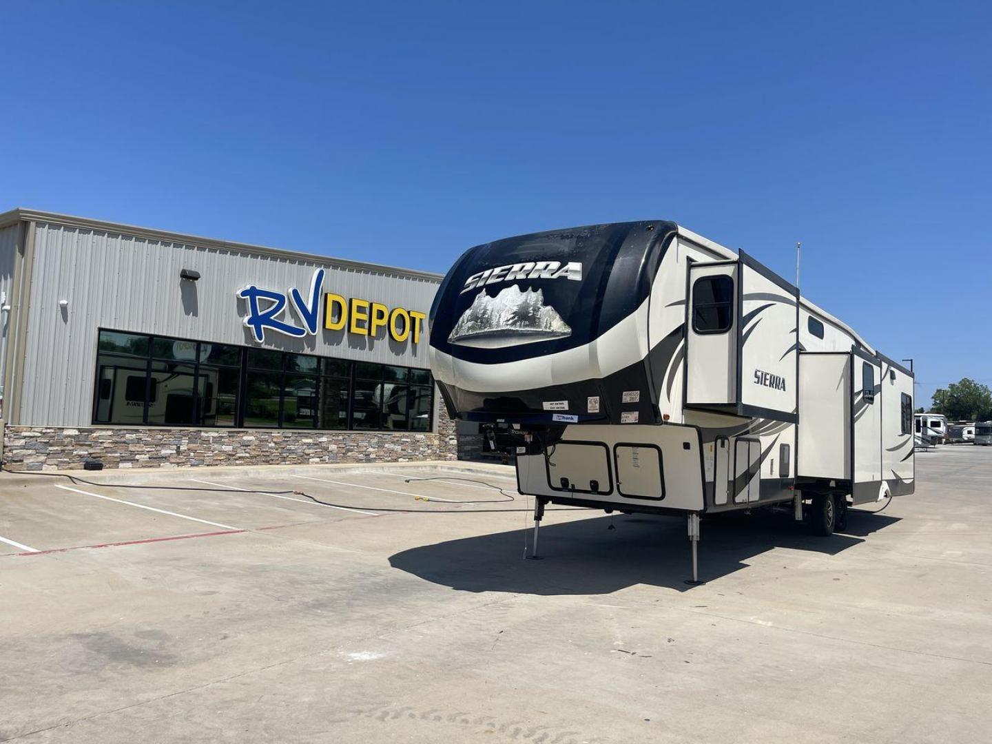 2017 FOREST RIVER SIERRA 372LOK (4X4FSEN22HJ) , located at 4319 N Main St, Cleburne, TX, 76033, (817) 678-5133, 32.385960, -97.391212 - Photo#0