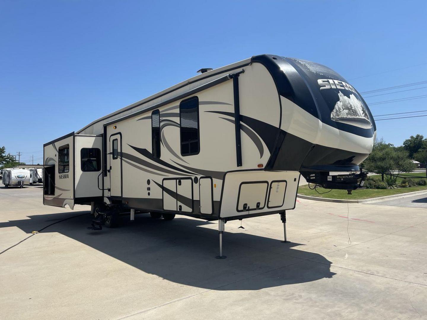 2017 FOREST RIVER SIERRA 372LOK (4X4FSEN22HJ) , located at 4319 N Main St, Cleburne, TX, 76033, (817) 678-5133, 32.385960, -97.391212 - Photo#23