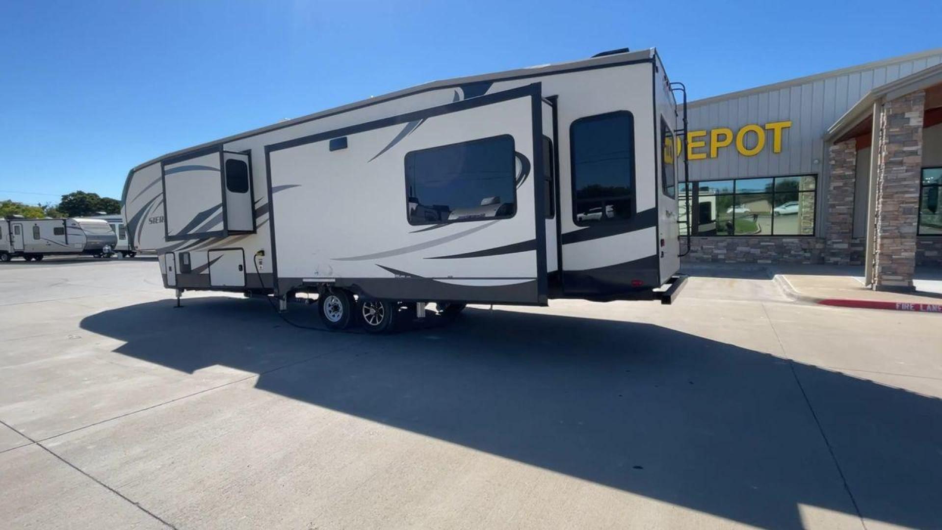 2017 TAN FOREST RIVER SIERRA 378FB (4X4FSEP25HJ) , Length: 42.58 ft. | Dry Weight: 12,455 lbs. | Gross Weight: 15,500 lbs. | Slides: 3 transmission, located at 4319 N Main St, Cleburne, TX, 76033, (817) 678-5133, 32.385960, -97.391212 - The 2017 Forest River Sierra 378FB is a dual-axle aluminum wheel set-up that measures 42.58 ft. in length. It has a dry weight of 12,455 lbs. and a GVWR of 15,500 lbs. This fifth wheel is big, spacious, and luxurious! On the exterior, you can enjoy an enormous 20-foot power-retractable awning and an - Photo#7